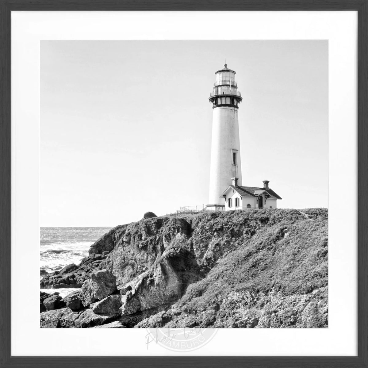 Schwarz-weiß Poster mit Rahmen von Cosman-Photocollection, Kalifornien Lighthouse Pigeon Point, quadratisch 55x55cm, Meeresblick