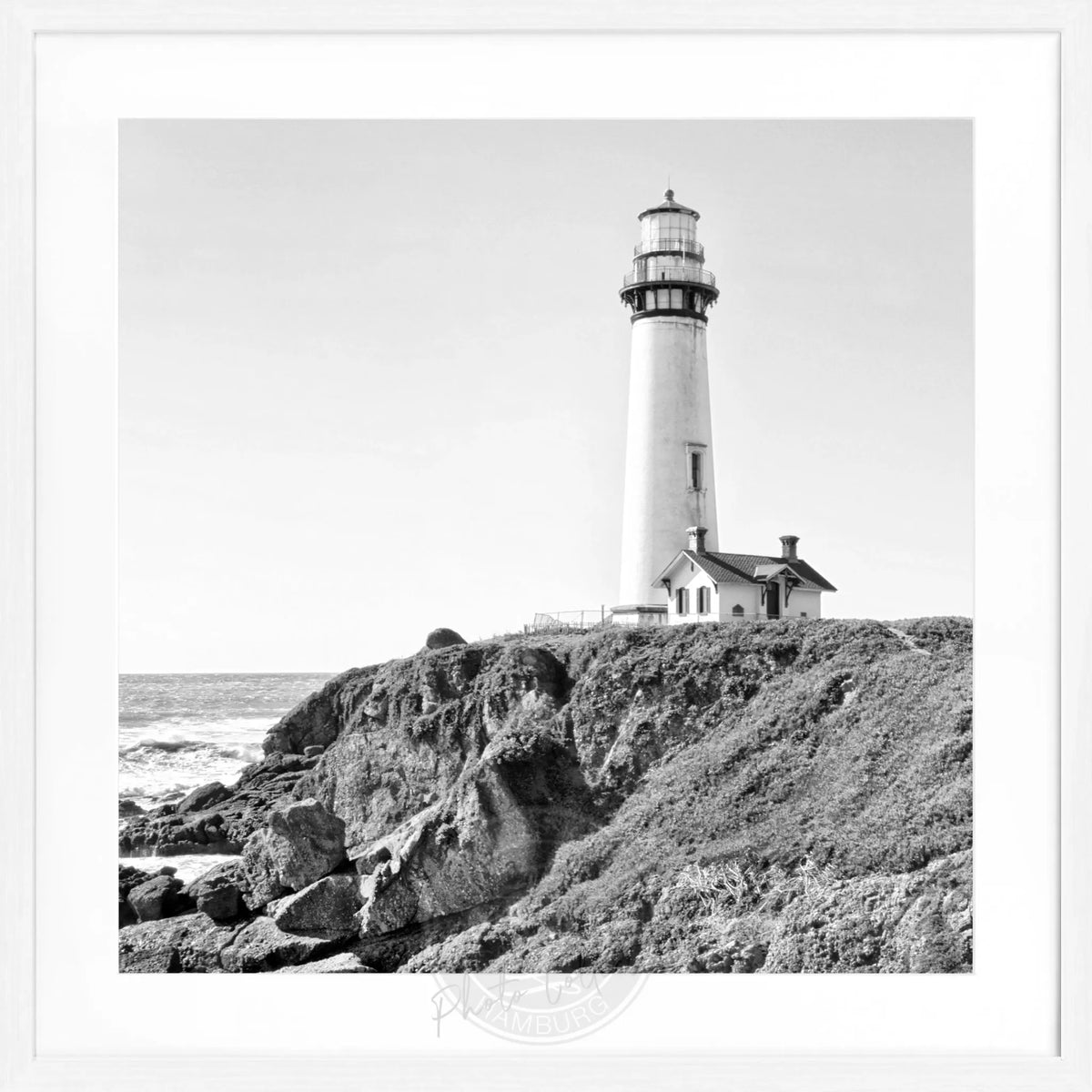 Schwarz-weiß Poster mit Rahmen, Kalifornien Lighthouse Pigeon Point, von Cosman-Photocollection, quadratisch 55x55cm.
