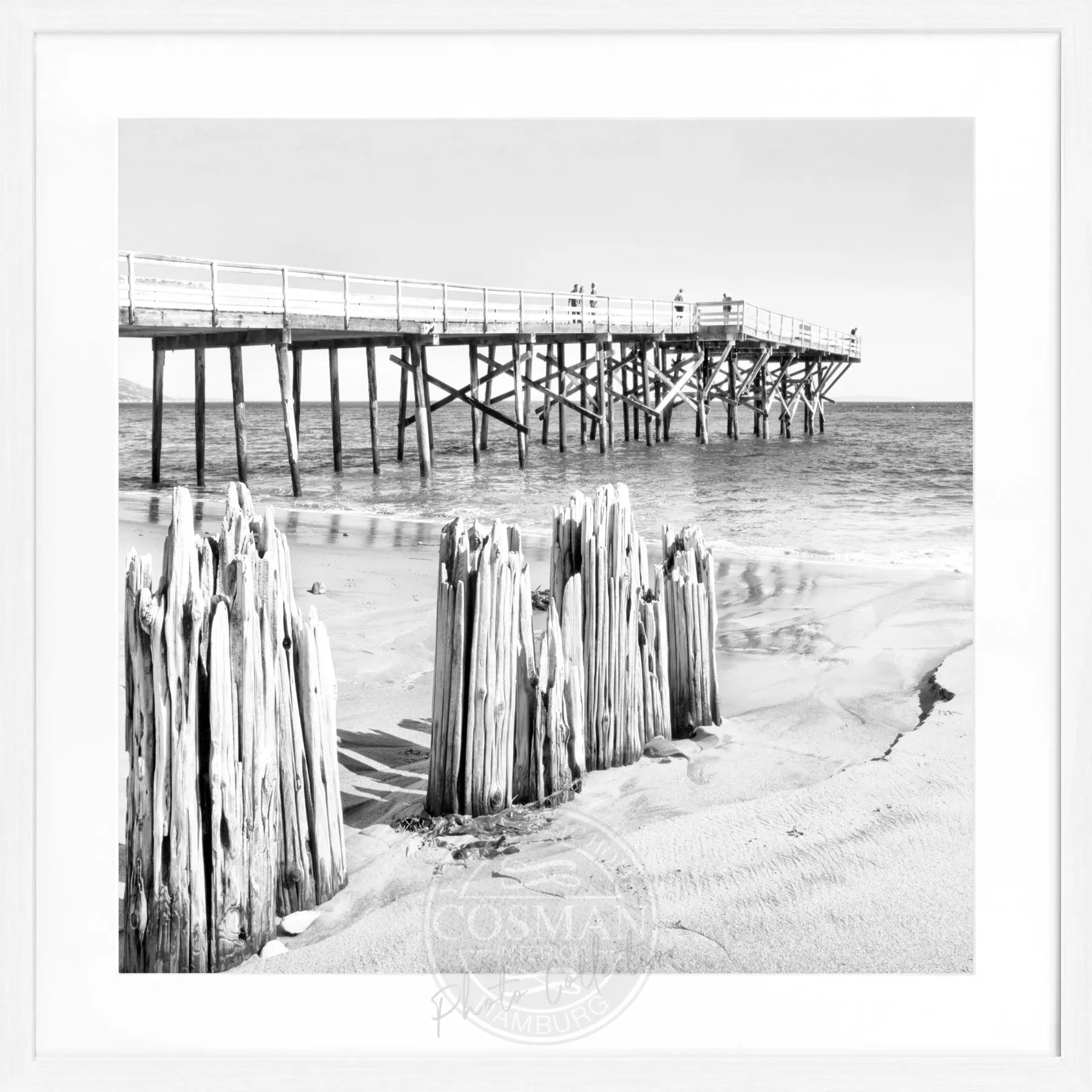 Schwarz-weiß Poster mit Rahmen, Kalifornien Malibu Beach Motiv, quadratisch, 55x55cm, von Cosman-Photocollection
