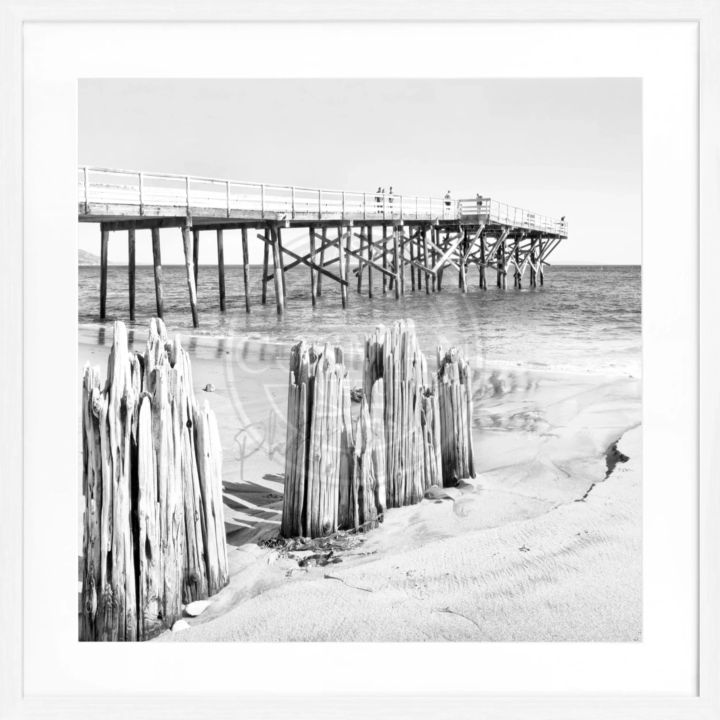 Schwarz-weiß Poster mit Rahmen, Kalifornien Malibu Beach Motiv, quadratisch, 55x55cm, von Cosman-Photocollection