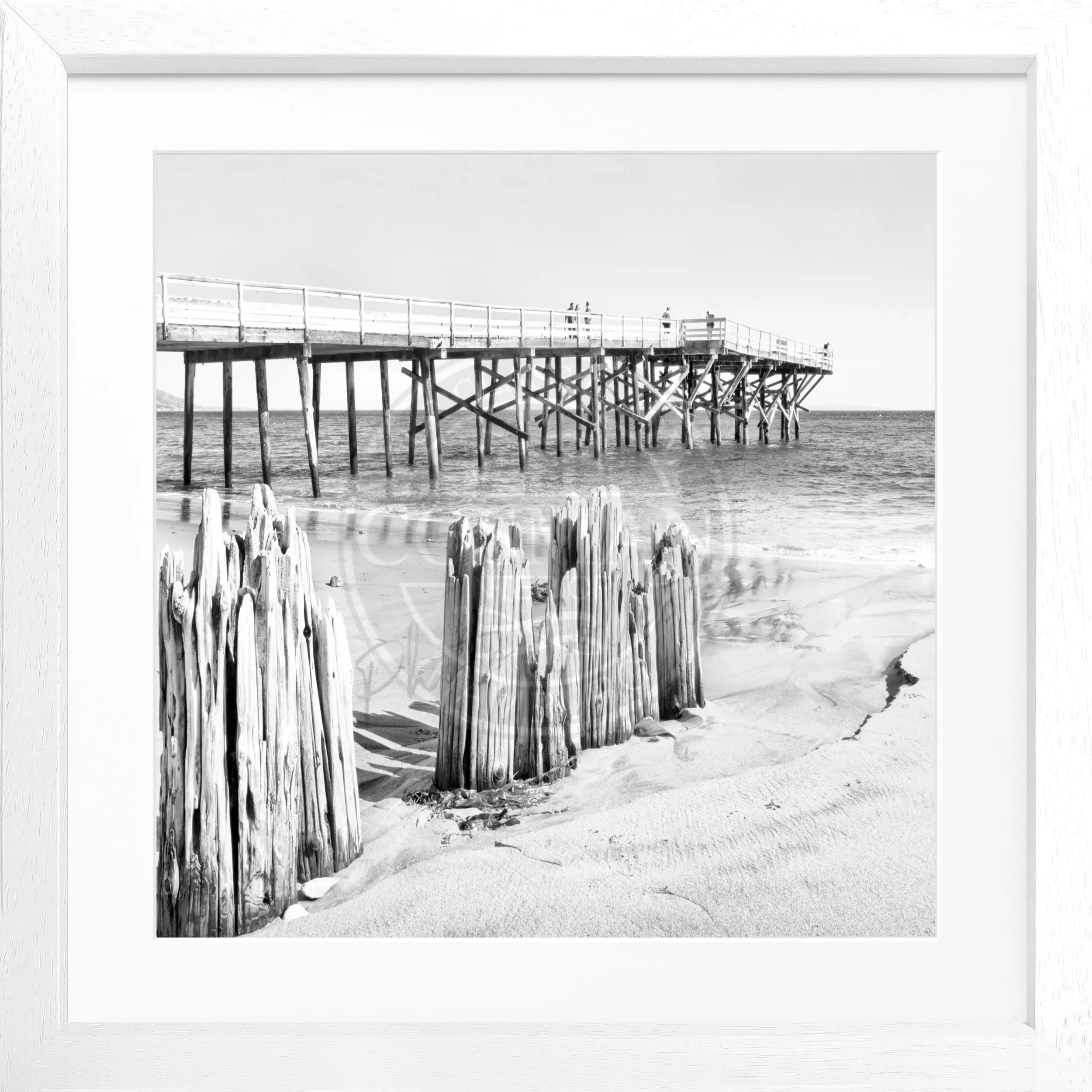 Schwarz-weiß Poster mit Rahmen, Kalifornien Malibu Beach, von Cosman-Photocollection, quadratisch, 55x55cm, entspannte Meereskulisse