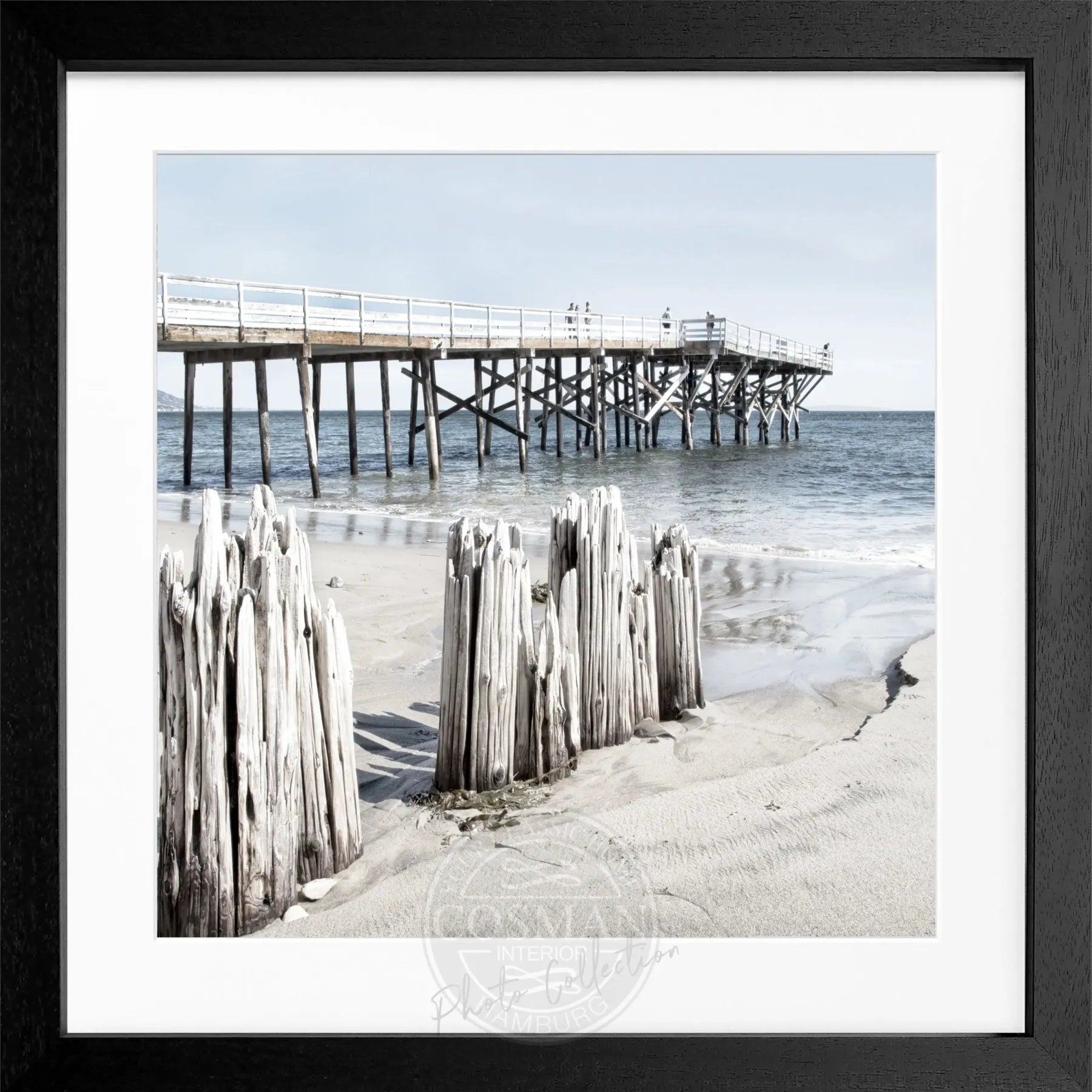 Schwarz-weiß Poster mit Rahmen, Kalifornien Malibu Beach Motiv, Quadratisch, 55x55cm, von Cosman-Photocollection