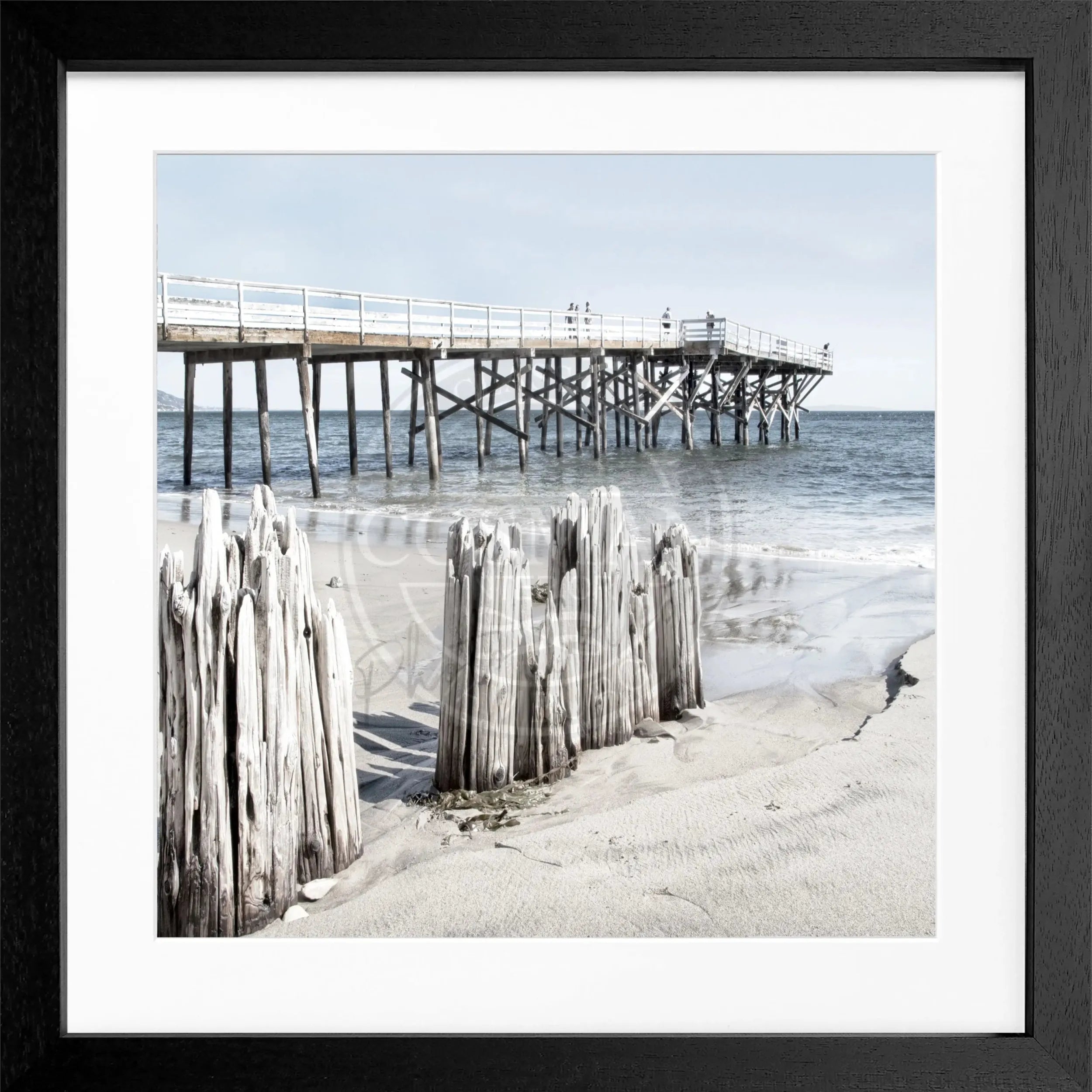 Schwarz-weiß Poster mit Rahmen, Kalifornien Malibu Beach Motiv, Quadratisch, 55x55cm, von Cosman-Photocollection