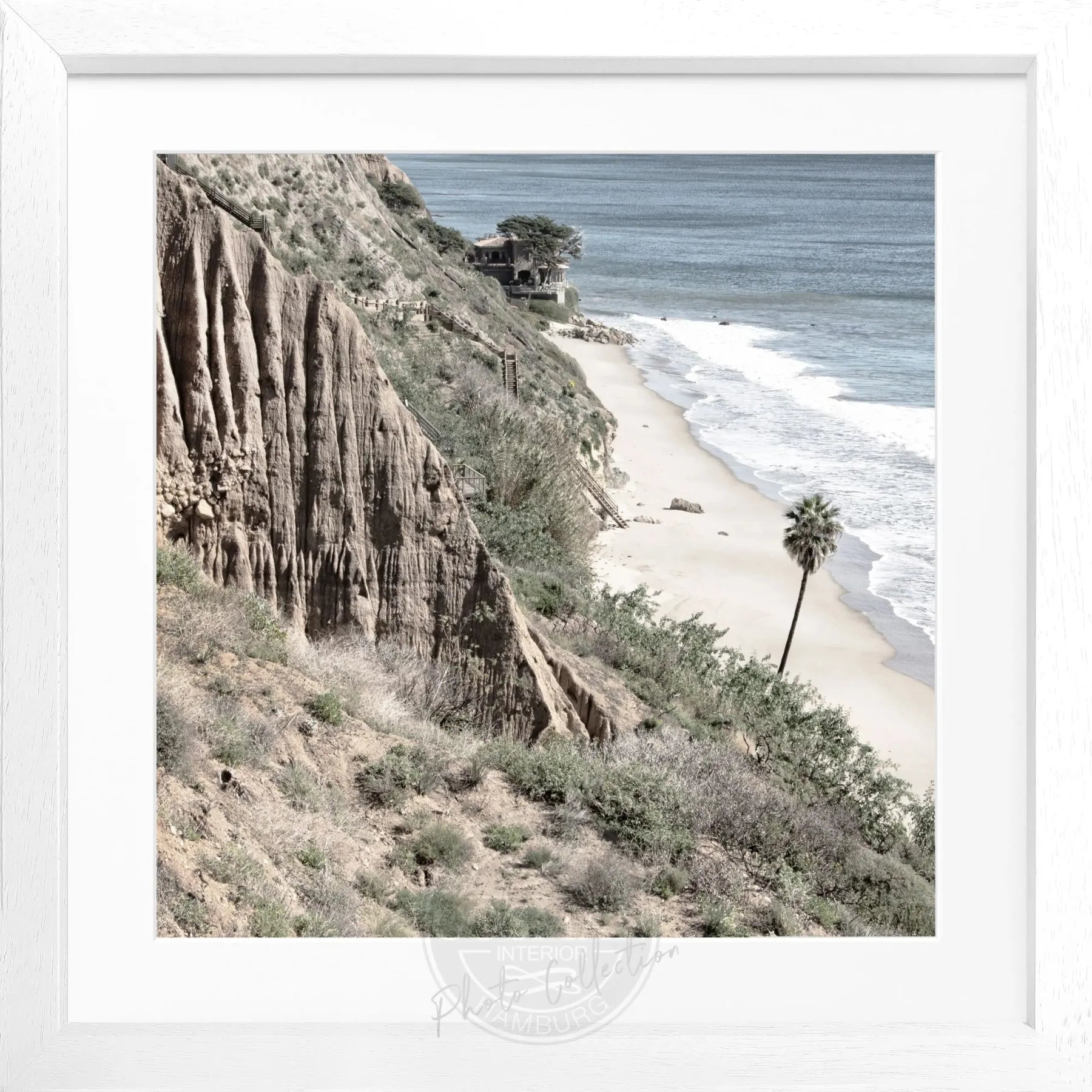 Schwarz-weißes Poster mit Rahmen, Kalifornien Malibu Motiv, quadratisch 55x55 cm, von Cosman-Photocollection