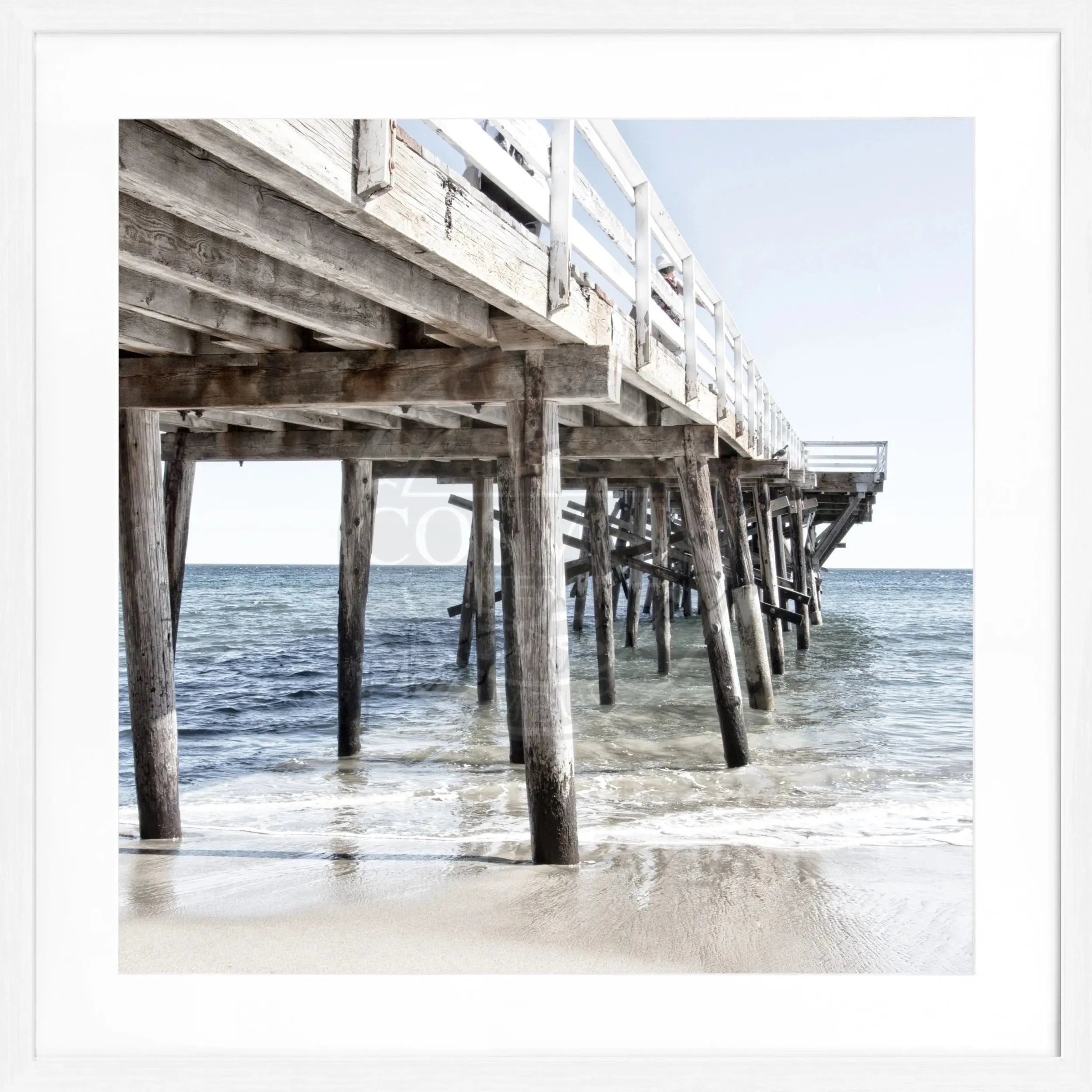 Schwarz-weiß Poster mit Rahmen von Cosman-Photocollection, Kalifornien Malibu Pier, quadratisches Format 55x55cm, Fotokunst.