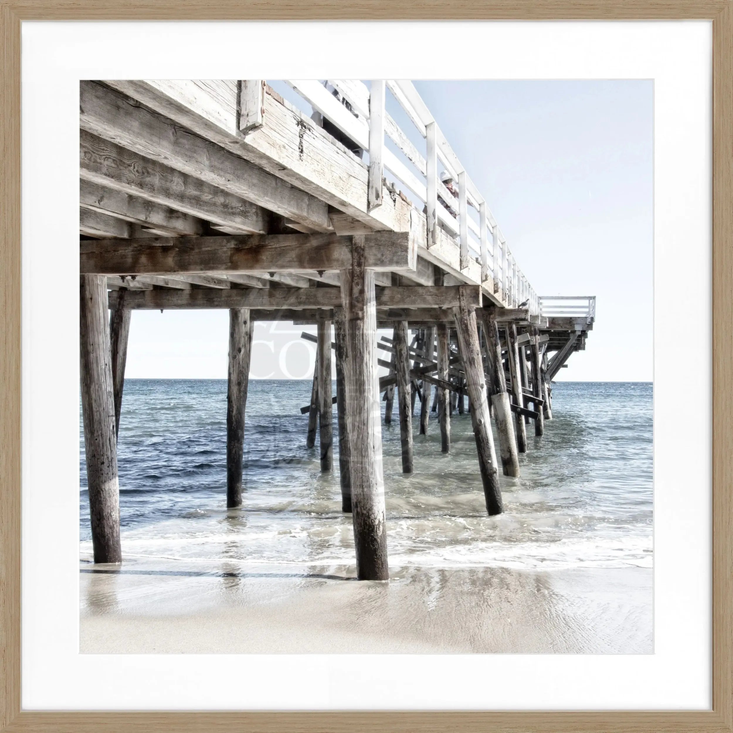Schwarz-weißes Poster mit Rahmen, Kalifornien Malibu Pier Motiv, 55x55cm, von Cosman-Photocollection