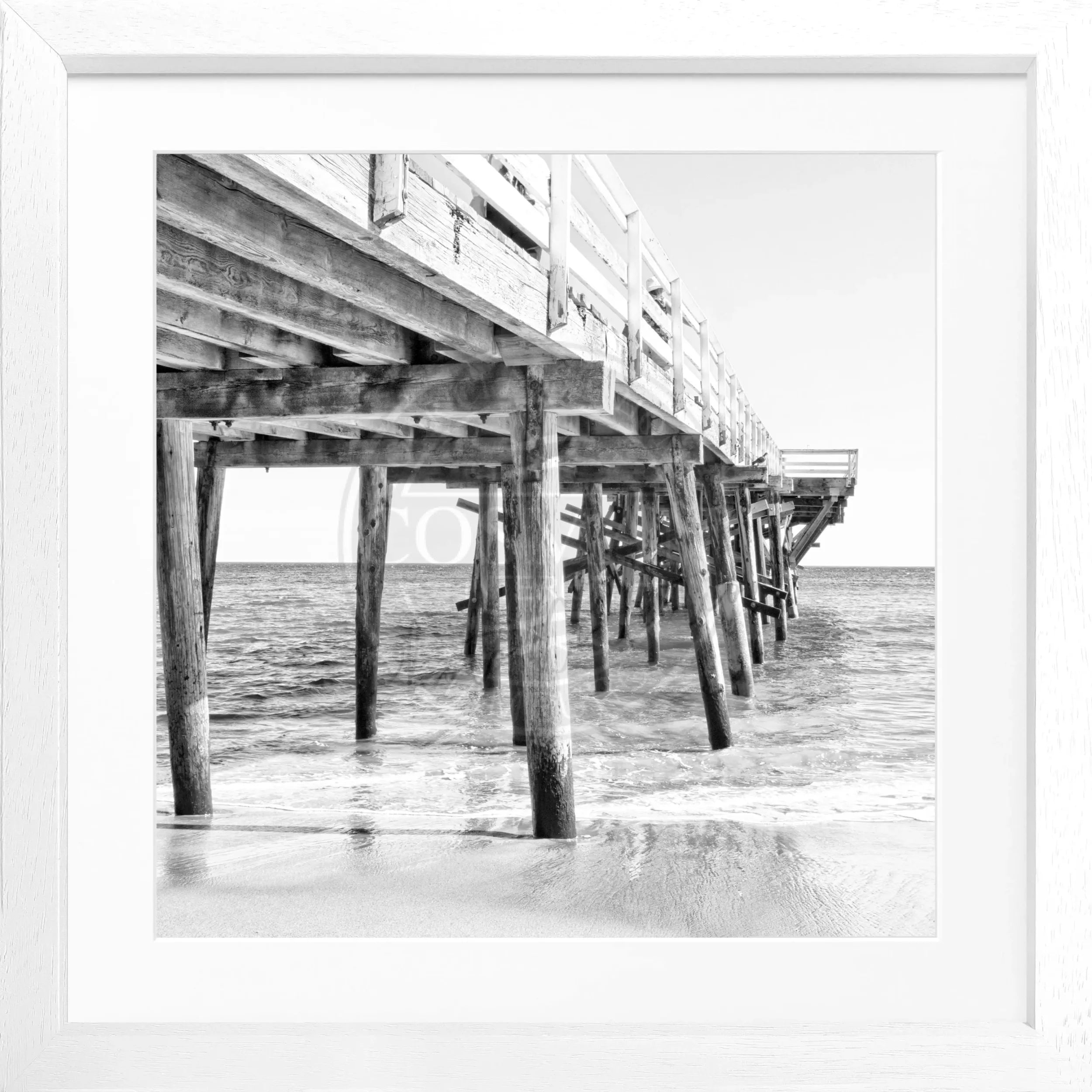 Schwarz-weiß Poster mit Rahmen, Kalifornien Malibu Pier, quadratisch 55x55 cm, von Cosman-Photocollection