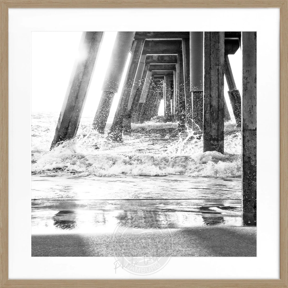 Schwarz-weißes Poster mit Rahmen von Cosman-Photocollection, Kalifornien Pier Motiv, quadratisch, 55x55cm, Wanddekoration