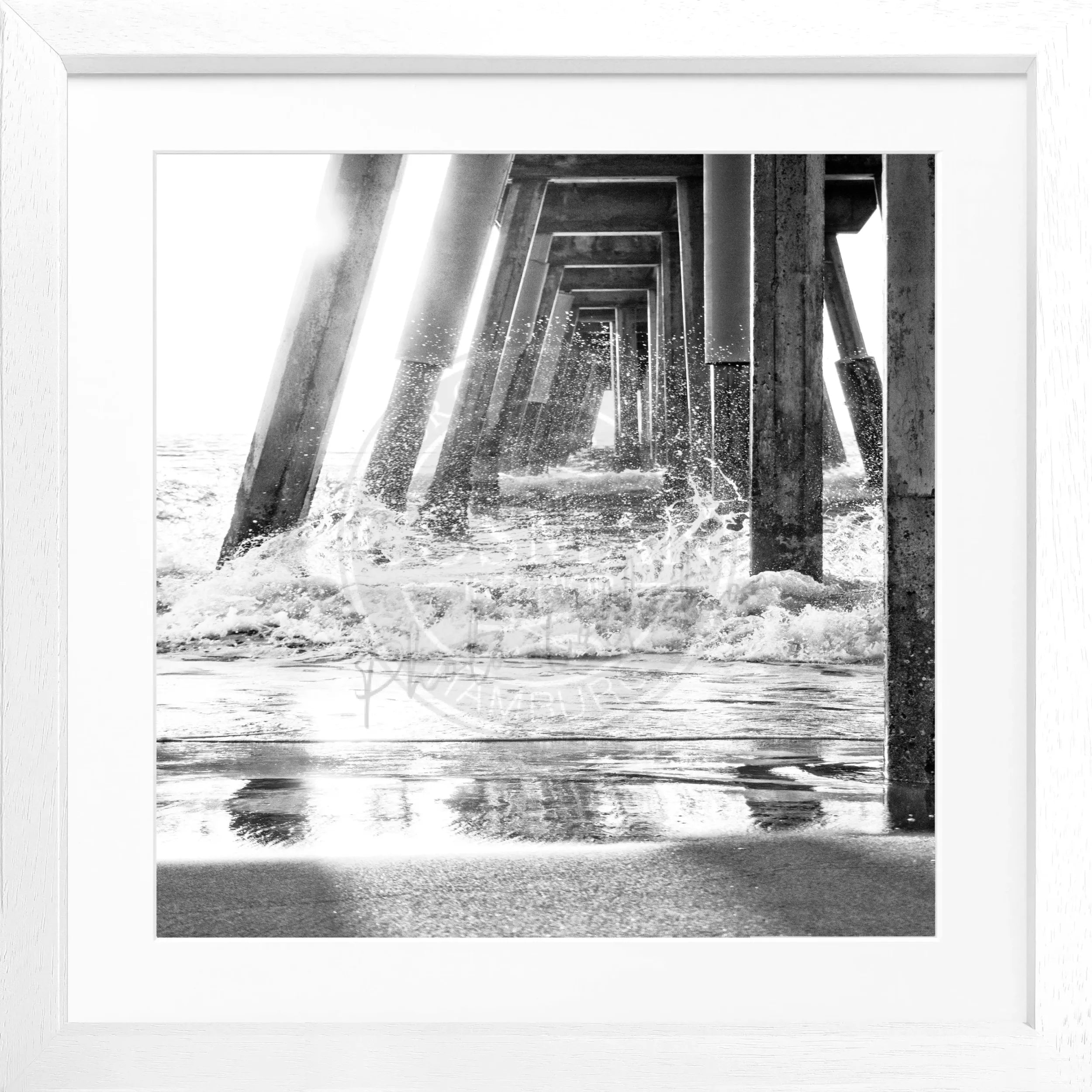 Schwarz-weißes Poster mit Rahmen von Cosman-Photocollection, Kalifornien Pier Motiv, quadratisch 55x55cm, Wanddekoration