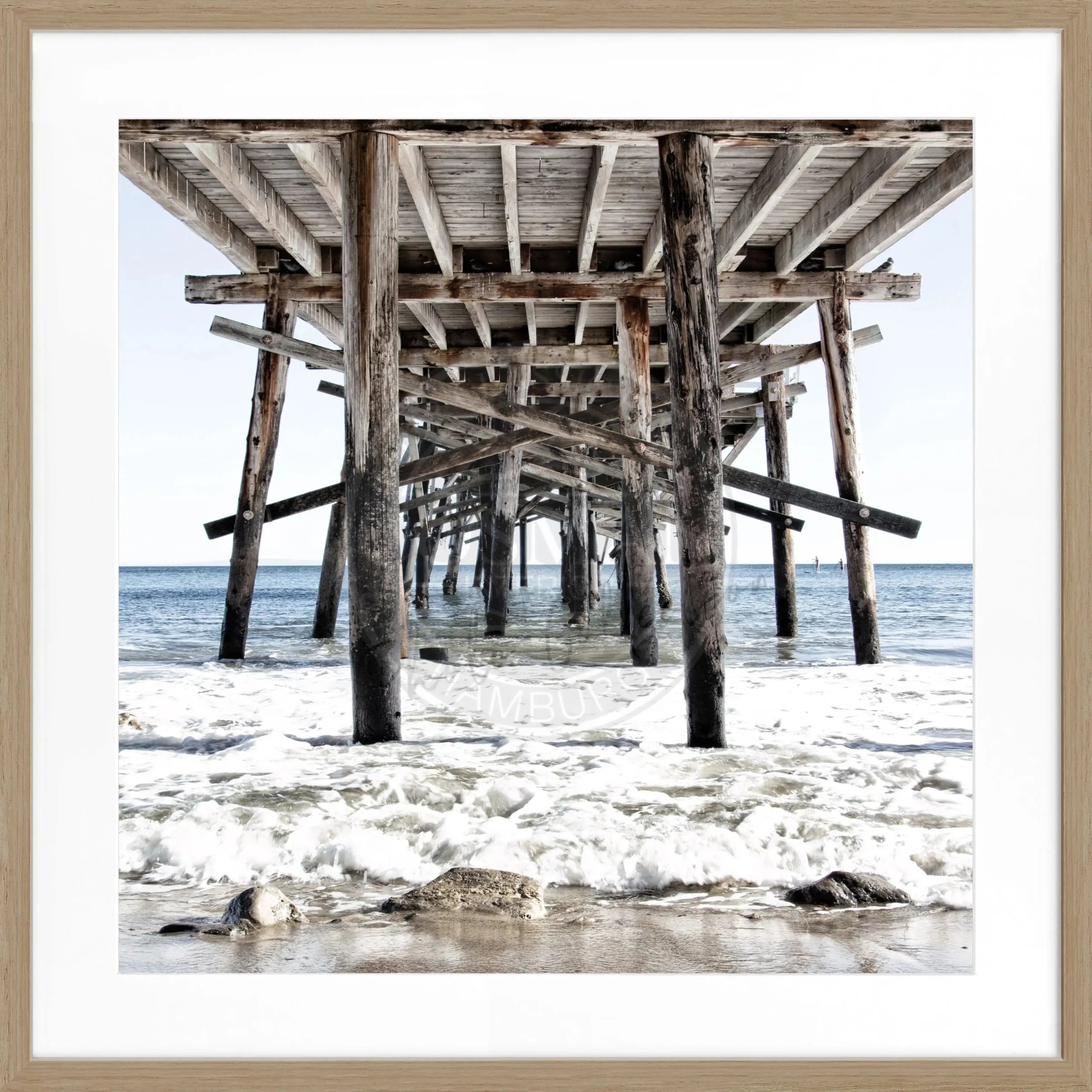 Schwarz-weiß Poster mit Rahmen von Kalifornien ’Pier’ von Cosman-Photocollection, quadratisch, 55x55cm, Motiv mit Pier.