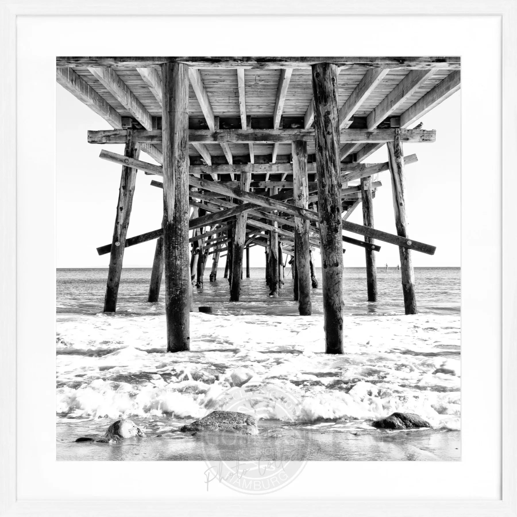 Schwarz-weiß Poster mit Rahmen von Cosman-Photocollection, Kalifornien Pier Motiv, quadratisch 55x55cm, Wanddekoration