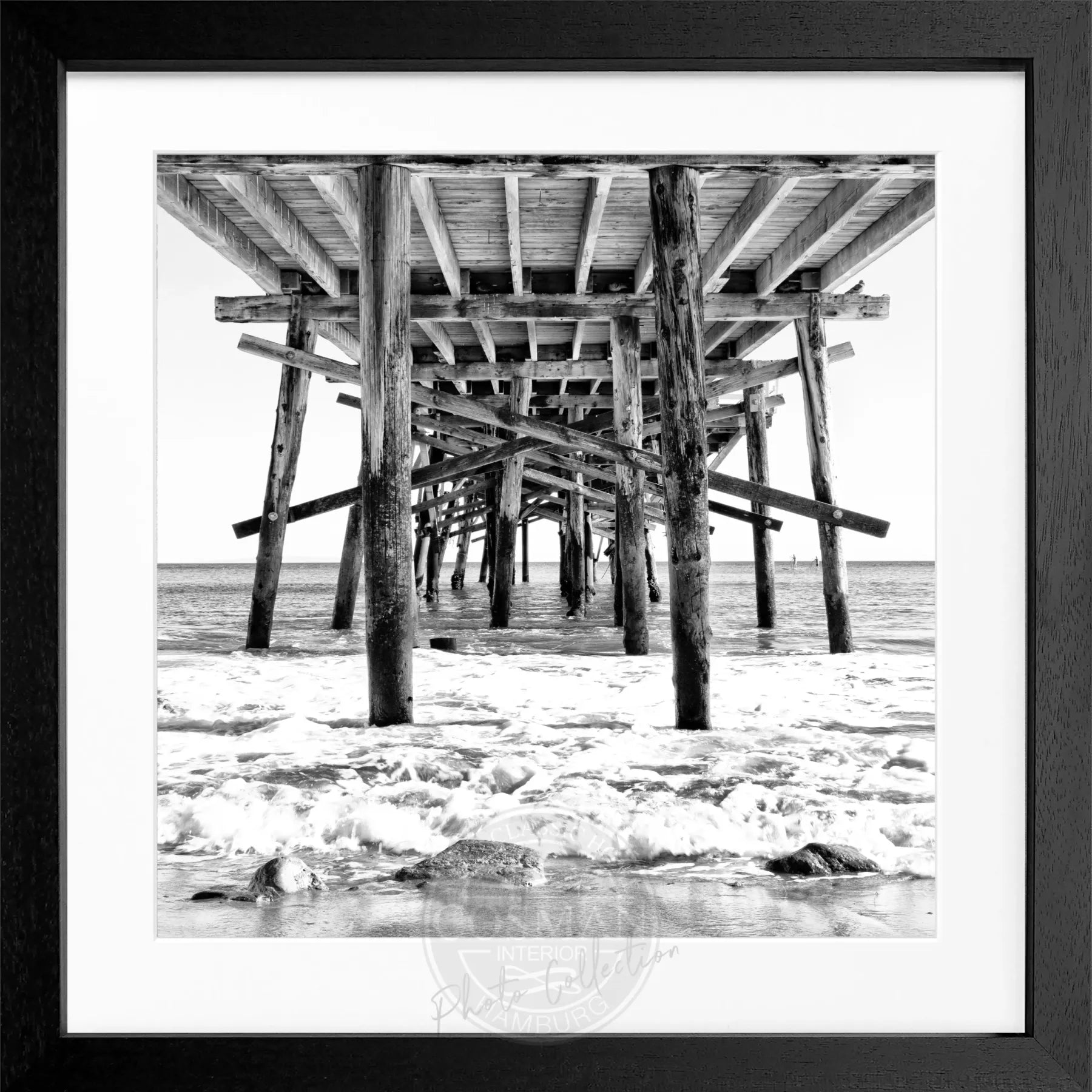 Schwarz-weiß Poster mit Rahmen, Kalifornien Pier Motiv, 55x55cm, von Cosman-Photocollection, quadratisch, Wanddekoration