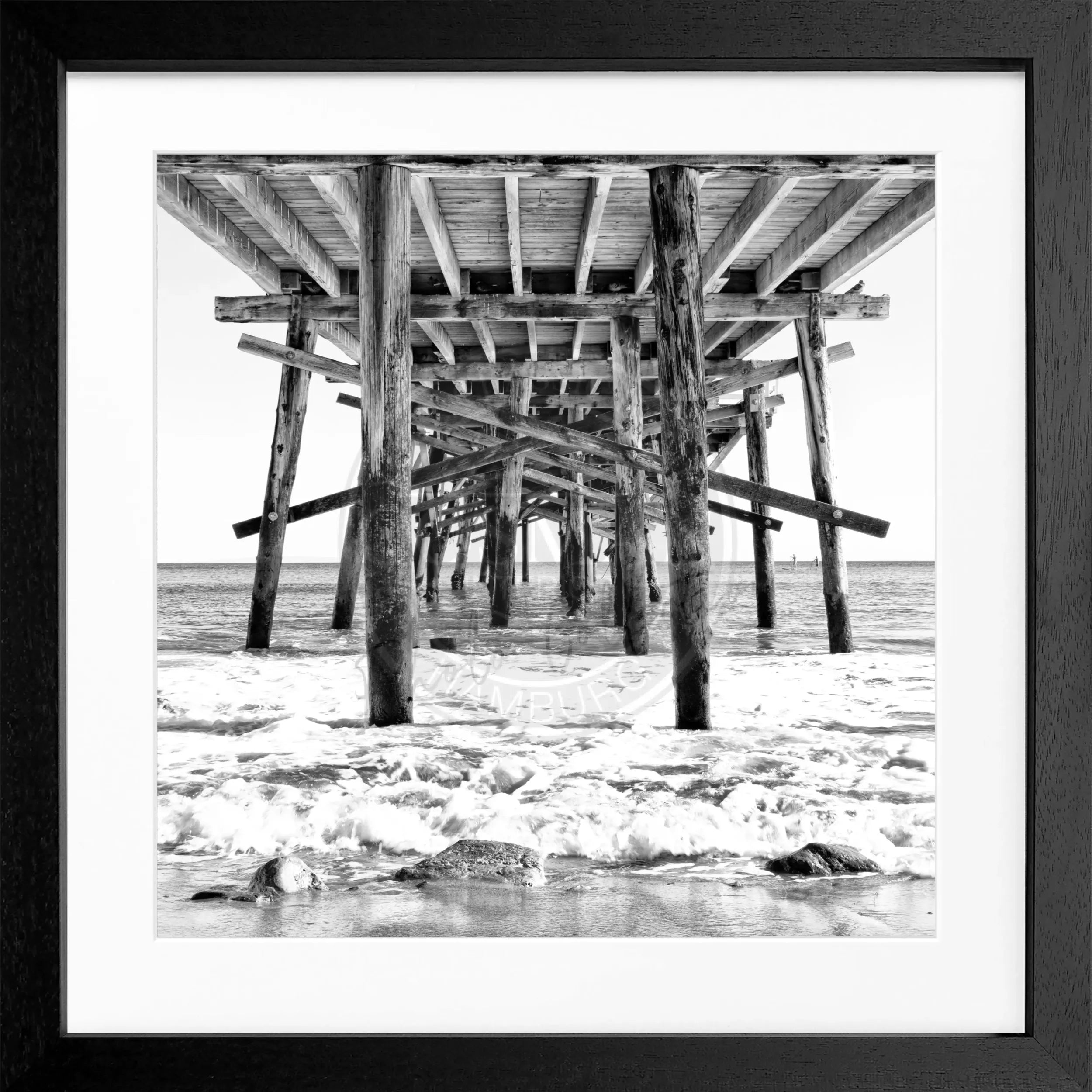 Schwarz-weiß Poster mit Rahmen, Kalifornien Pier Motiv, 55x55cm, von Cosman-Photocollection, quadratisch, Wanddekoration