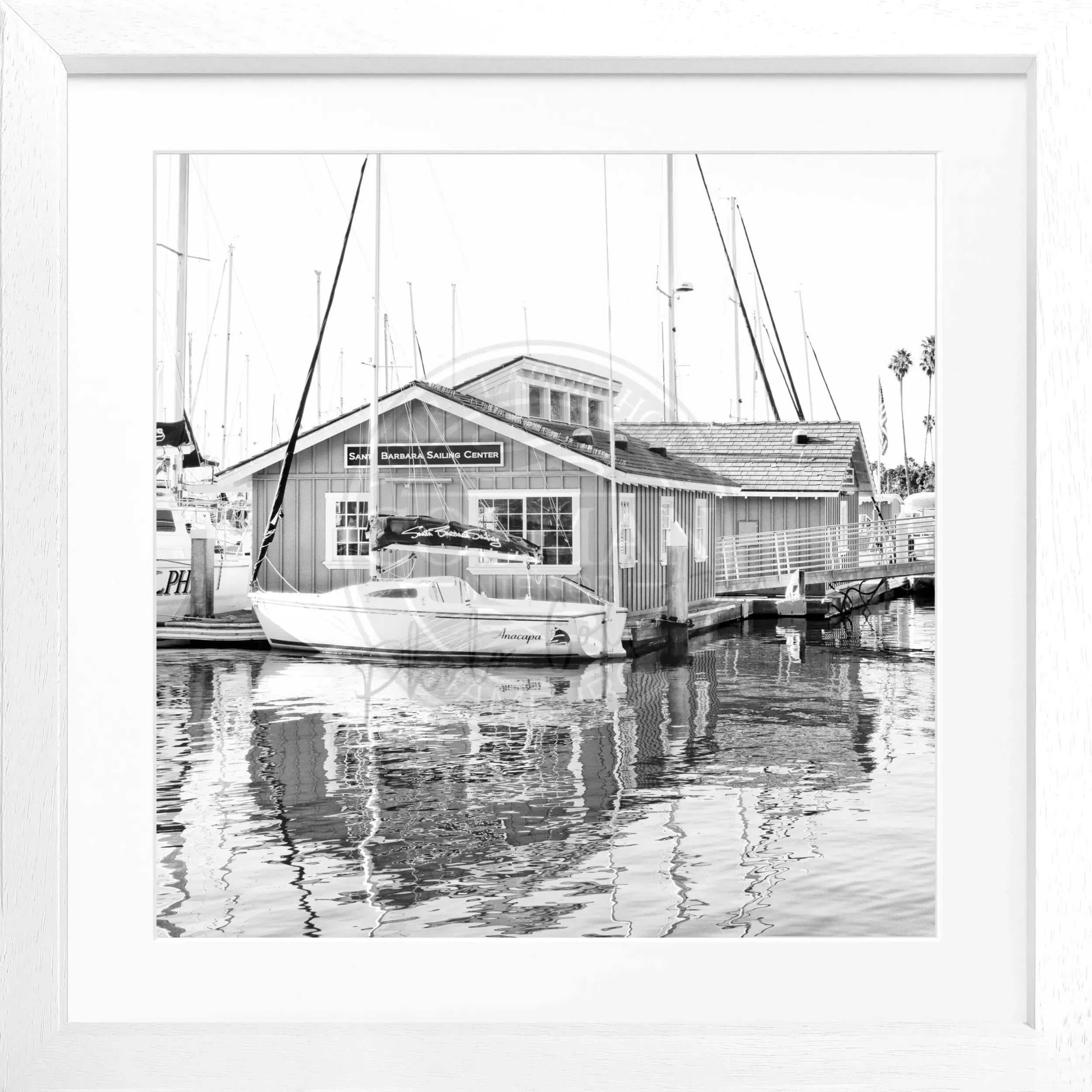 Schwarz-weiß Poster mit Rahmen, Kalifornien Santa Barbara, Bootshaus Motiv, 55x55cm, von Cosman-Photocollection