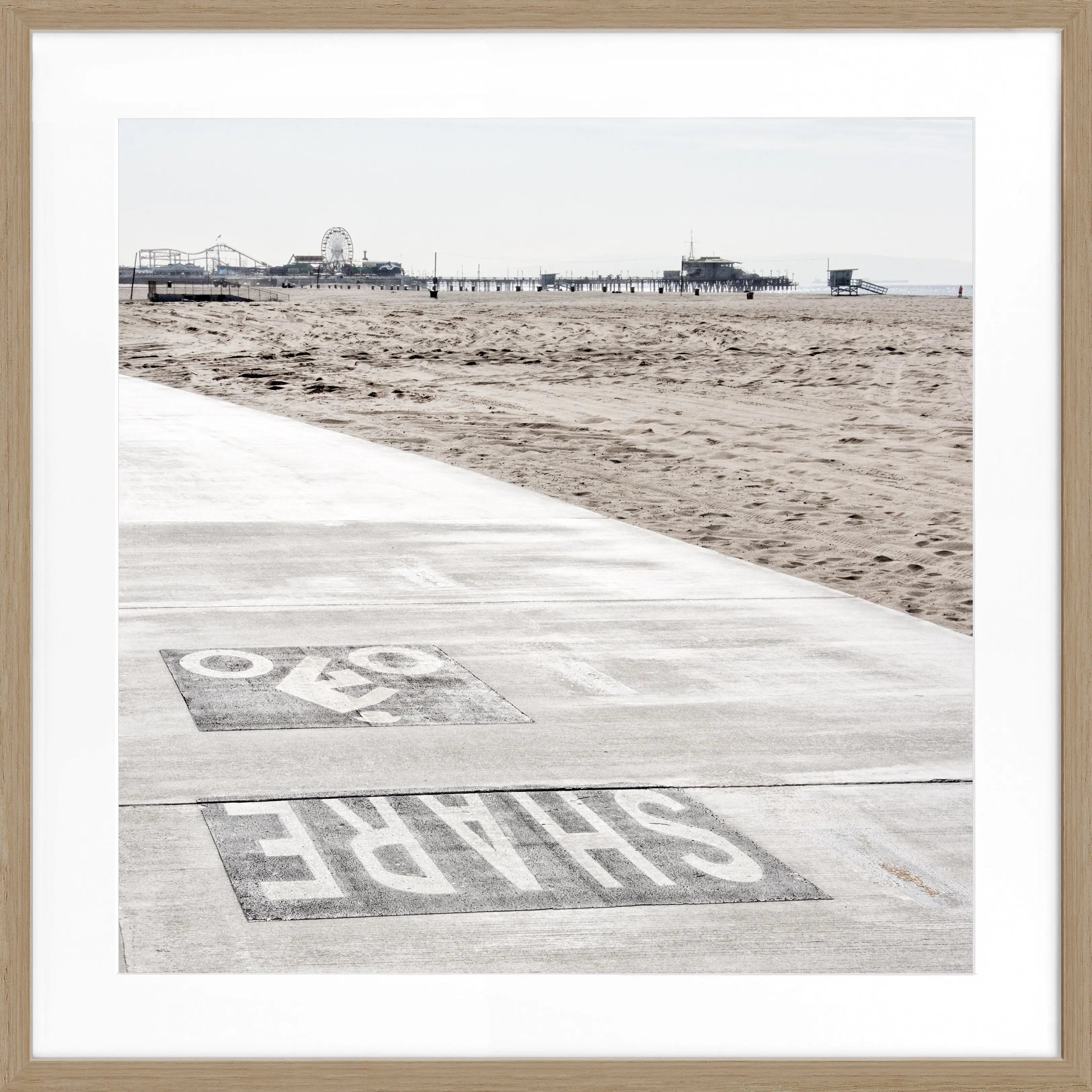 Schwarz-weiß Poster mit Rahmen von Cosman-Photocollection, Kalifornien Santa Monica Beach, quadratisches 55x55cm Wandbild
