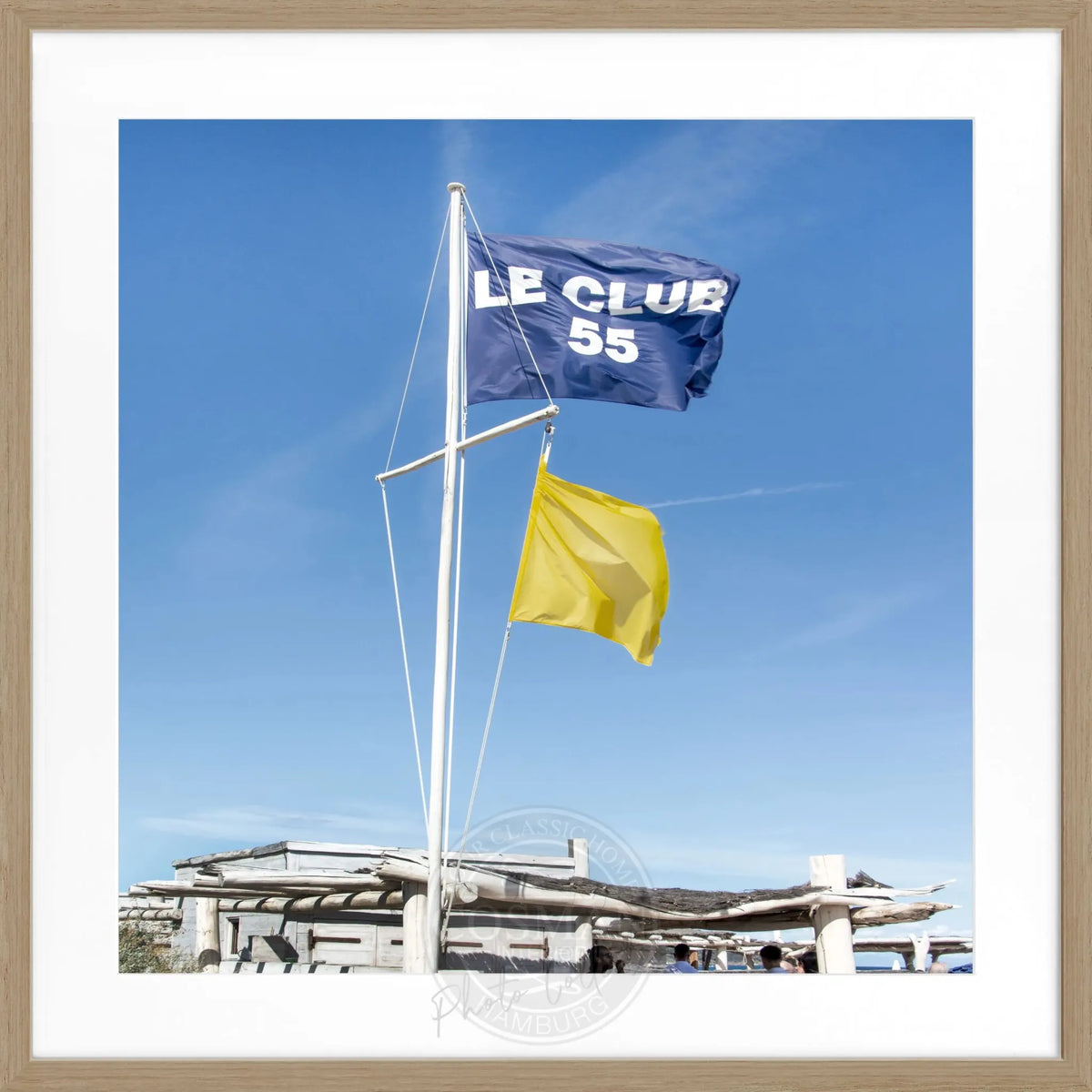 Schwarz-weiß Poster mit Rahmen ’Le Club 55’ Saint Tropez, quadratisch 55x55cm, von Cosman-Photocollection.