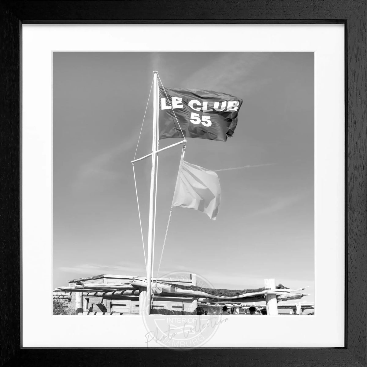 Schwarz-weiß Poster mit Rahmen 'Le Club 55' Saint Tropez von Cosman-Photocollection, quadratisches Wandbild 55x55cm.