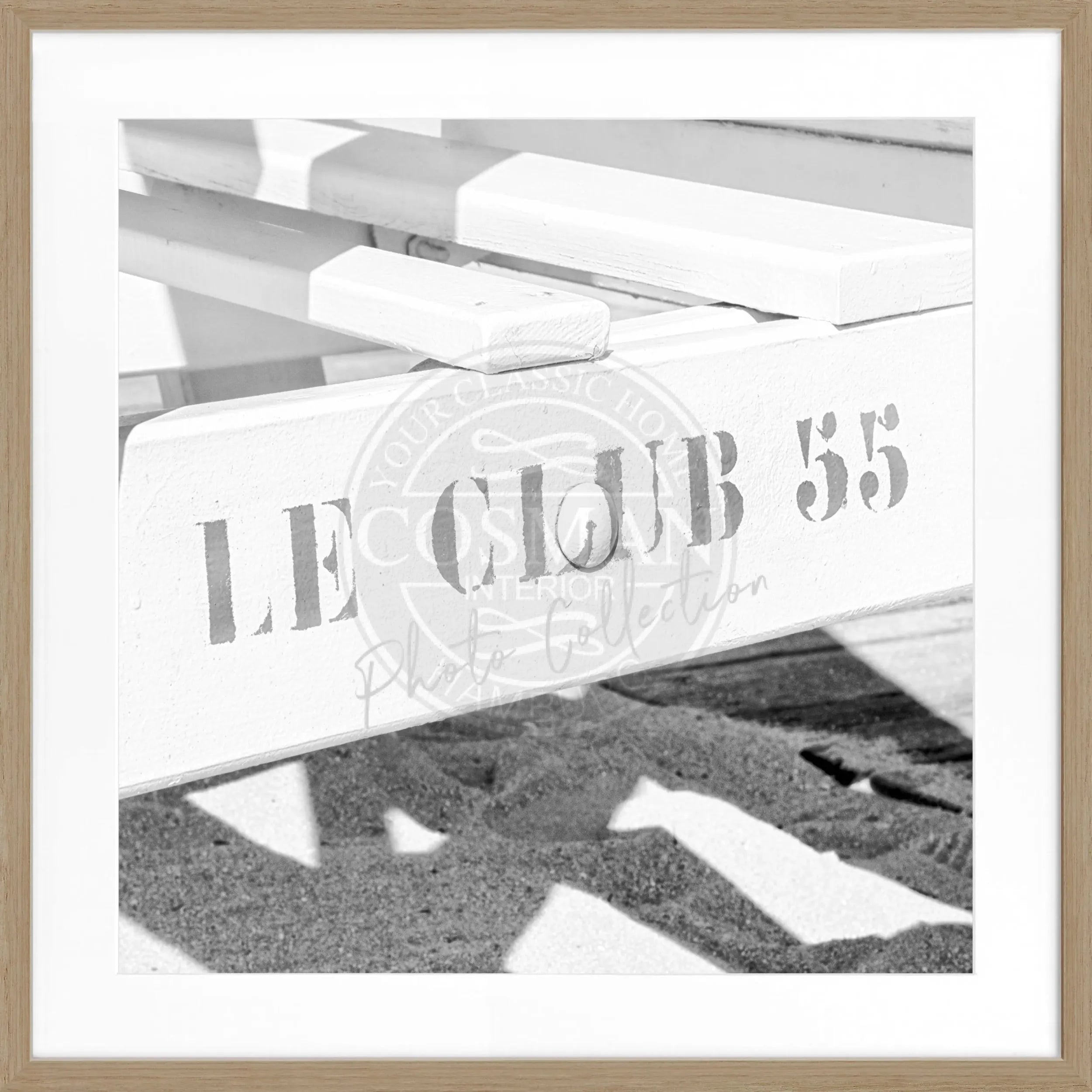 Schwarz-weiß Poster mit Rahmen von Cosman-Photocollection, Motiv ’Le Club 55’ in Saint Tropez, quadratisch 55x55 cm.