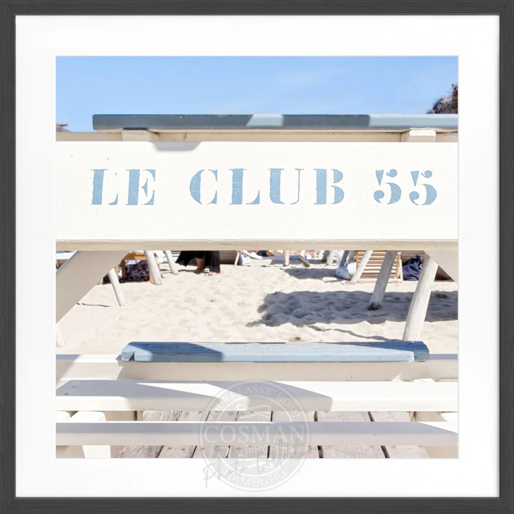 Schwarz-weiß Poster mit Rahmen 'Le Club 55' Saint Tropez von Cosman-Photocollection, quadratisches 55x55cm Motiv.