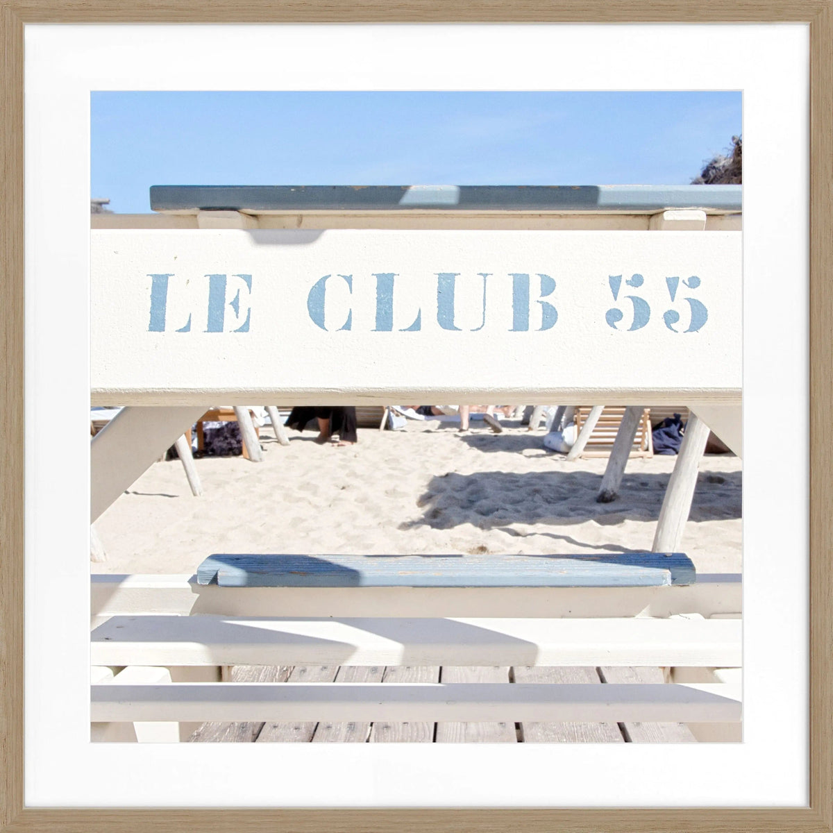 Schwarz-weiß Poster mit Rahmen „Le Club 55“ Saint Tropez von Cosman-Photocollection, quadratisches 55x55 cm Motiv.