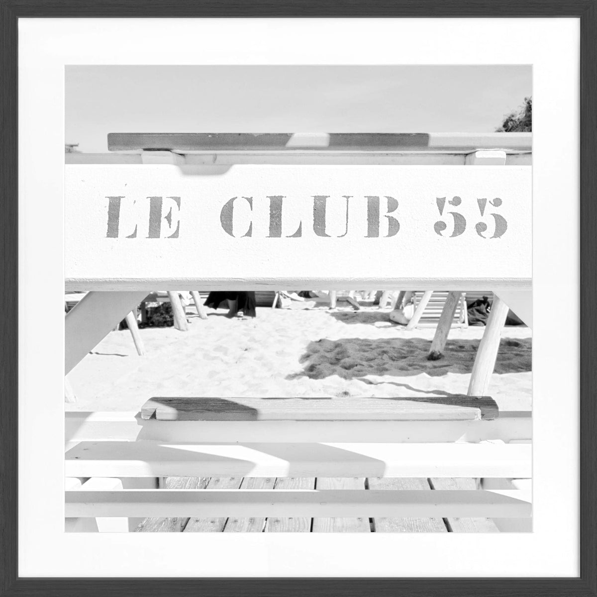 Schwarz-weiß Poster mit Rahmen ’Le Club 55’ Saint Tropez, quadratisch 55x55cm, von Cosman-Photocollection.