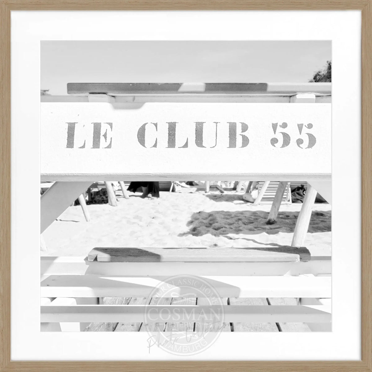 Schwarz-weiß Poster mit Rahmen von Cosman-Photocollection, Motiv ’Le Club 55’ in Saint Tropez, quadratisch 55x55 cm.