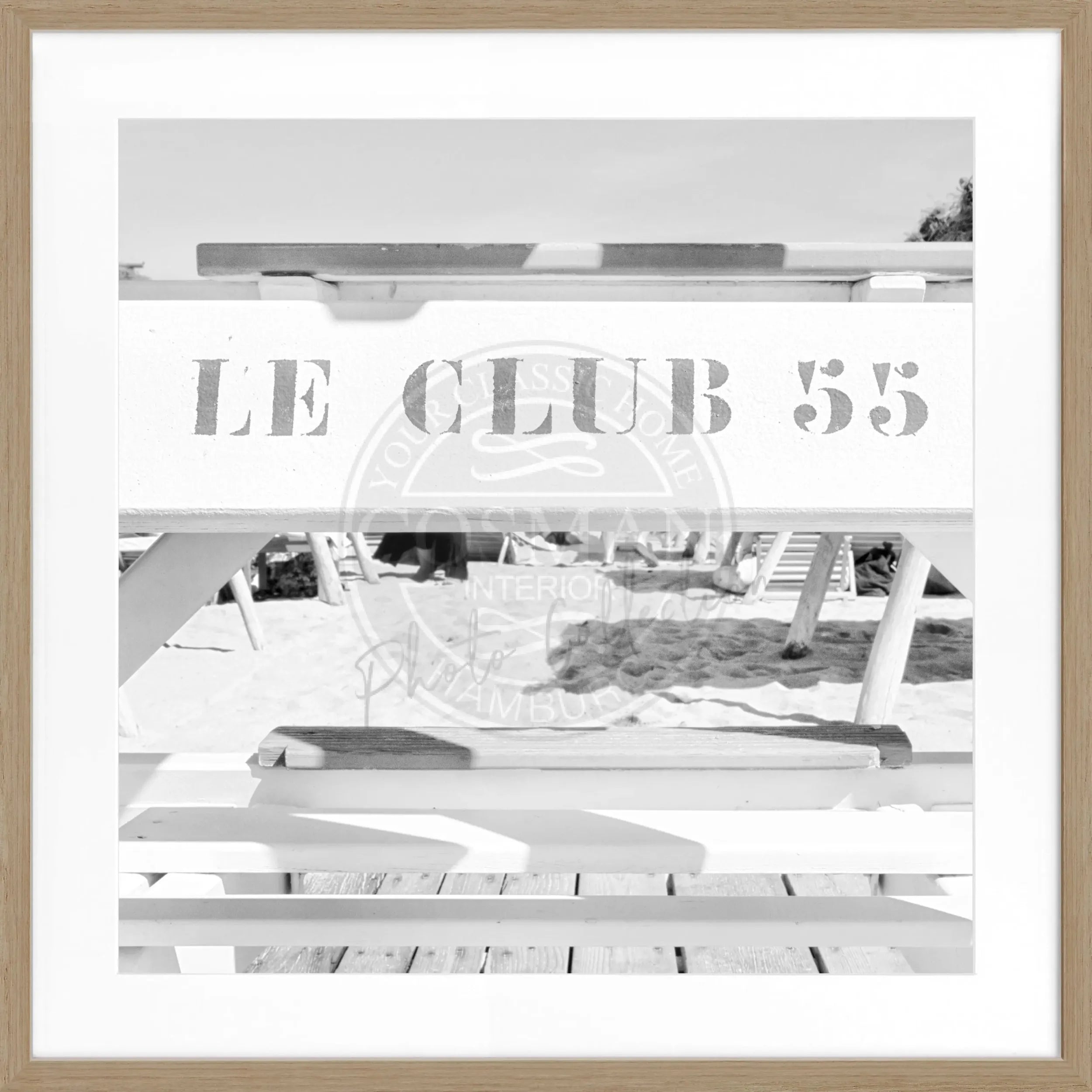 Schwarz-weiß Poster mit Rahmen von Cosman-Photocollection, Motiv ’Le Club 55’ in Saint Tropez, quadratisch 55x55 cm.