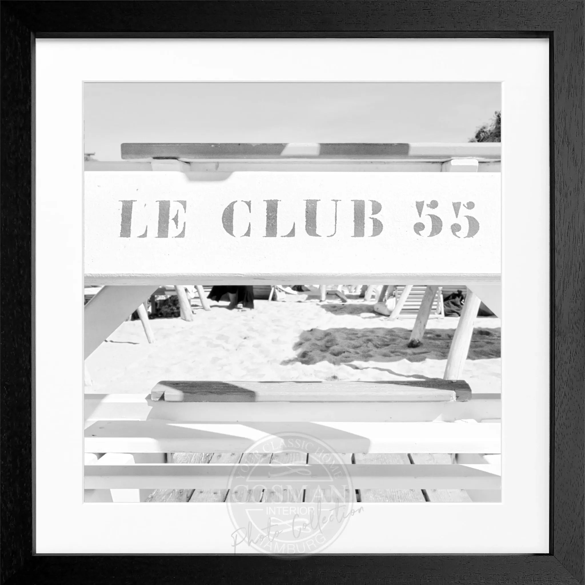 Schwarz-weiß Poster mit Rahmen ’Le Club 55’ Saint Tropez von Cosman-Photocollection, quadratisches 55x55cm Kunstwerk.