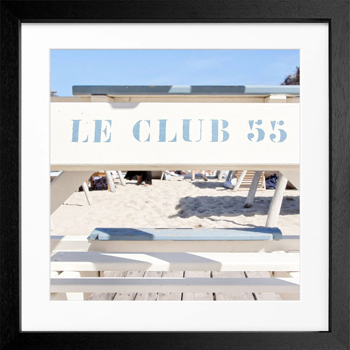 Schwarz-weiß Poster mit Rahmen 'Le Club 55' Saint Tropez, Quadratisch 55x55cm von Cosman-Photocollection.