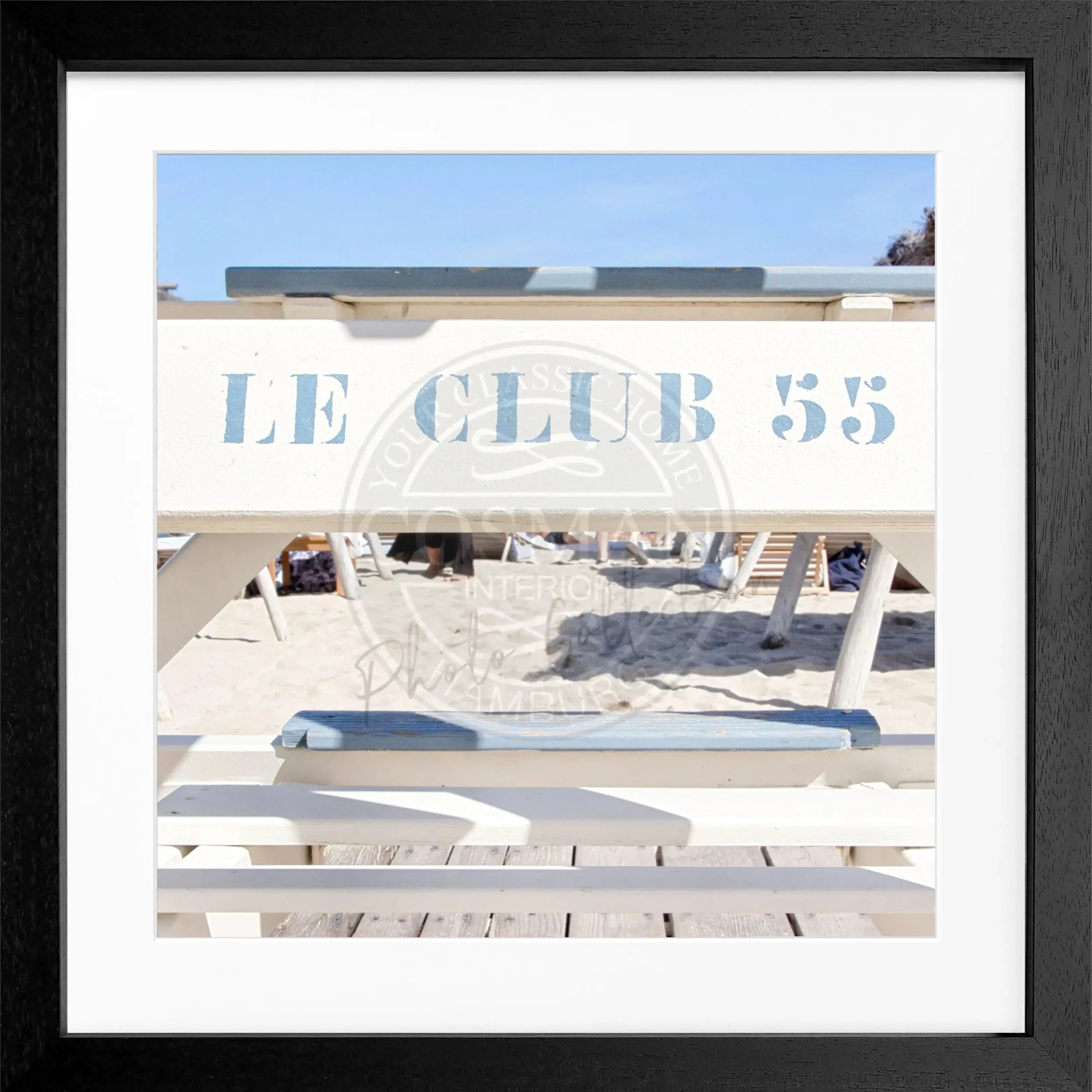 Schwarz-weiß Poster mit Rahmen 'Le Club 55' Saint Tropez, Quadratisch 55x55cm von Cosman-Photocollection.