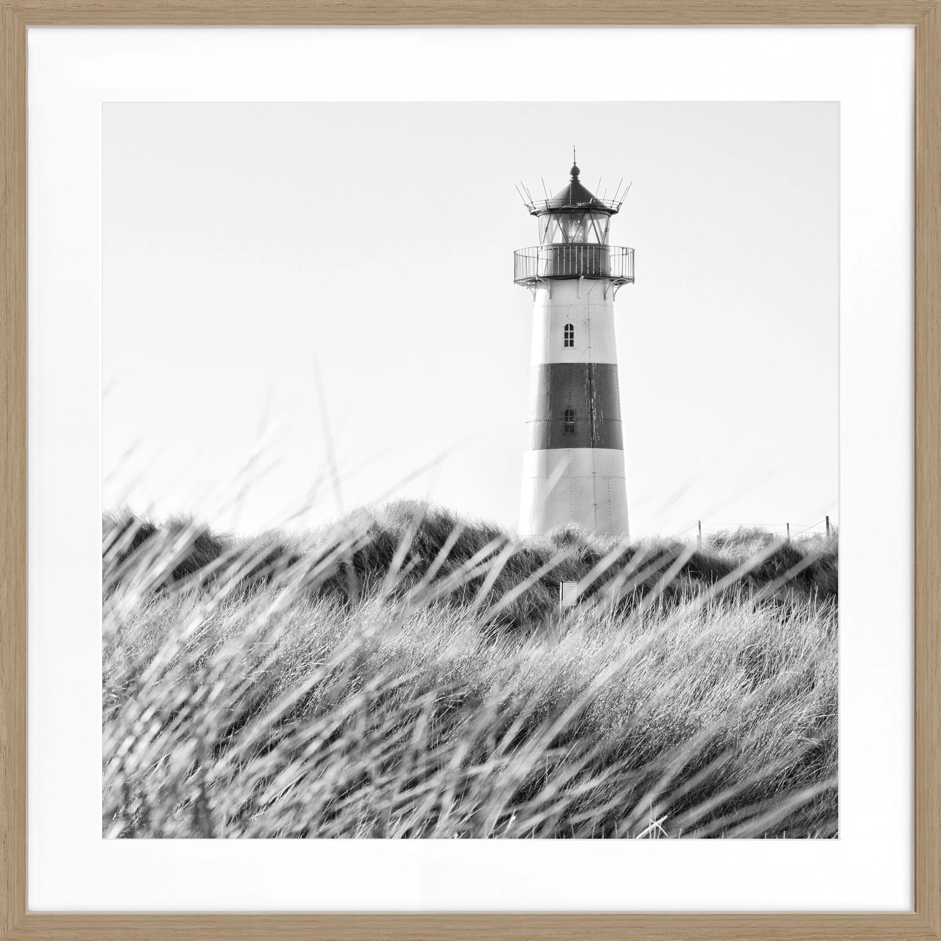 Schwarz-weiß Poster mit Rahmen ’Leuchtturm List’ Sylt von Cosman-Photocollection, quadratisch, 55x55cm, maritimes Motiv