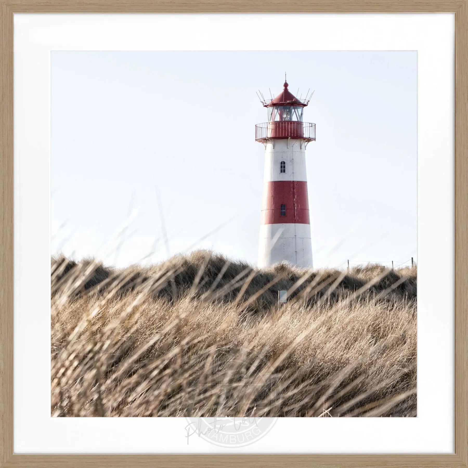 Schwarz-weiß Poster mit Rahmen, Leuchtturm List auf Sylt, von Cosman-Photocollection, quadratisch, 55x55 cm.