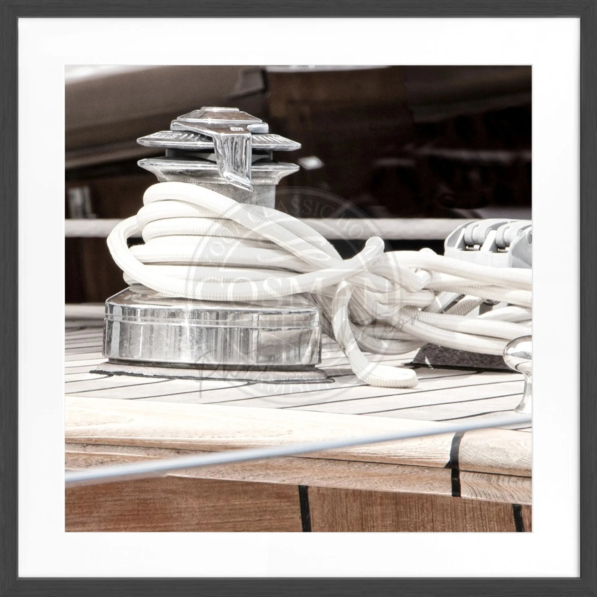 Schwarz-weiß Poster mit Rahmen ’Sailing’ Saint Tropez von Cosman-Photocollection, quadratisch 55x55cm, maritime Segelboot Szene