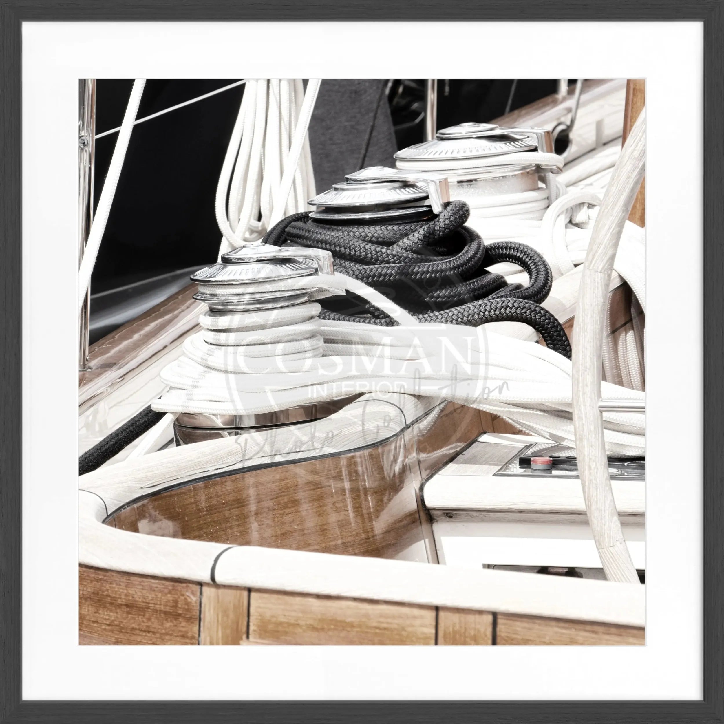 Schwarz-weiß Poster mit Rahmen, Segelboot in Saint Tropez, von Cosman-Photocollection, quadratisch 55x55 cm, maritime Atmosphäre