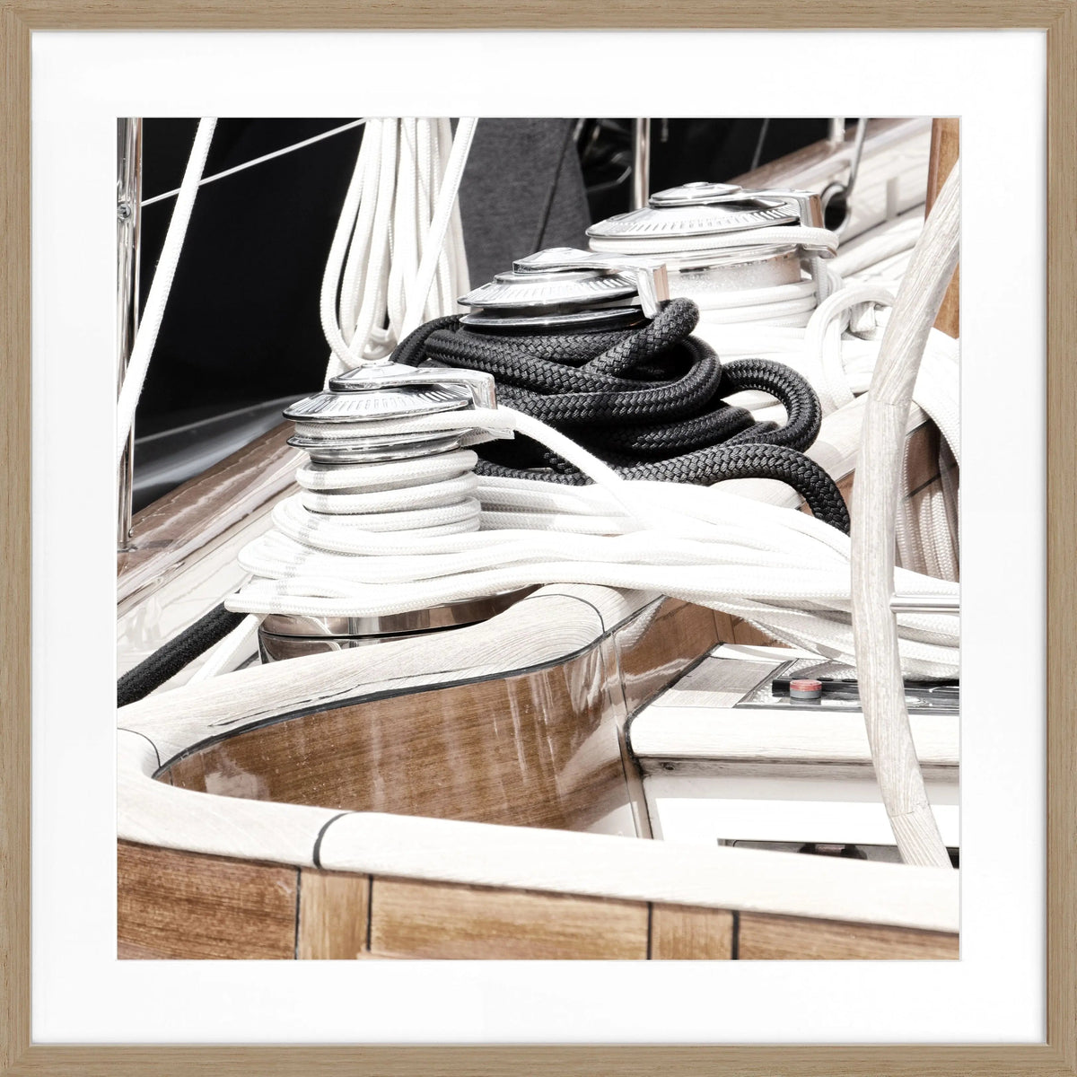 Schwarz-weiß Poster mit Rahmen »Segelboot« Saint Tropez, von Cosman-Photocollection, quadratisch 55x55 cm, maritime Atmosphäre