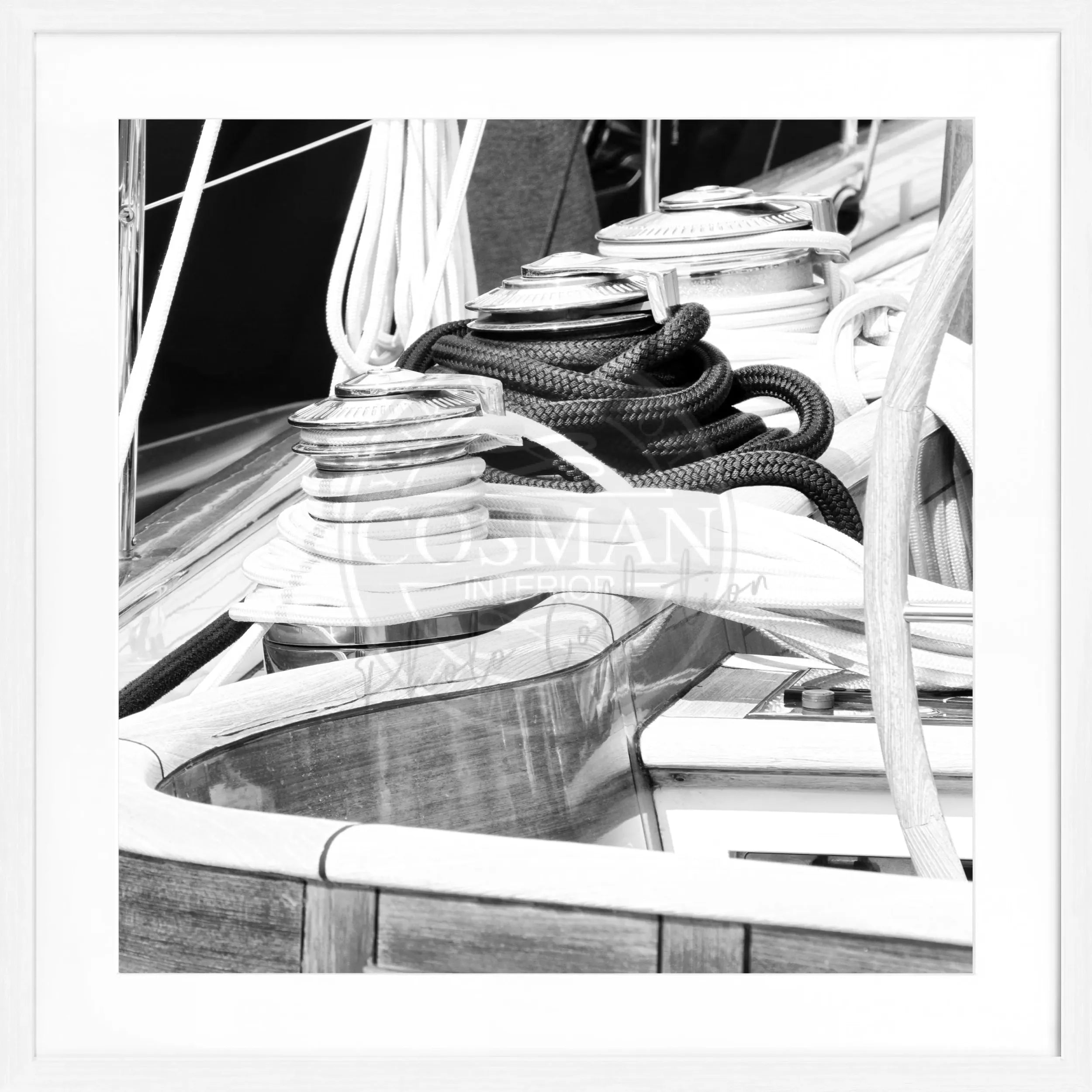 Schwarz-weiß Poster mit Rahmen, Segelboot in Saint Tropez, Cosman-Photocollection, quadratisches Format 55x55cm.