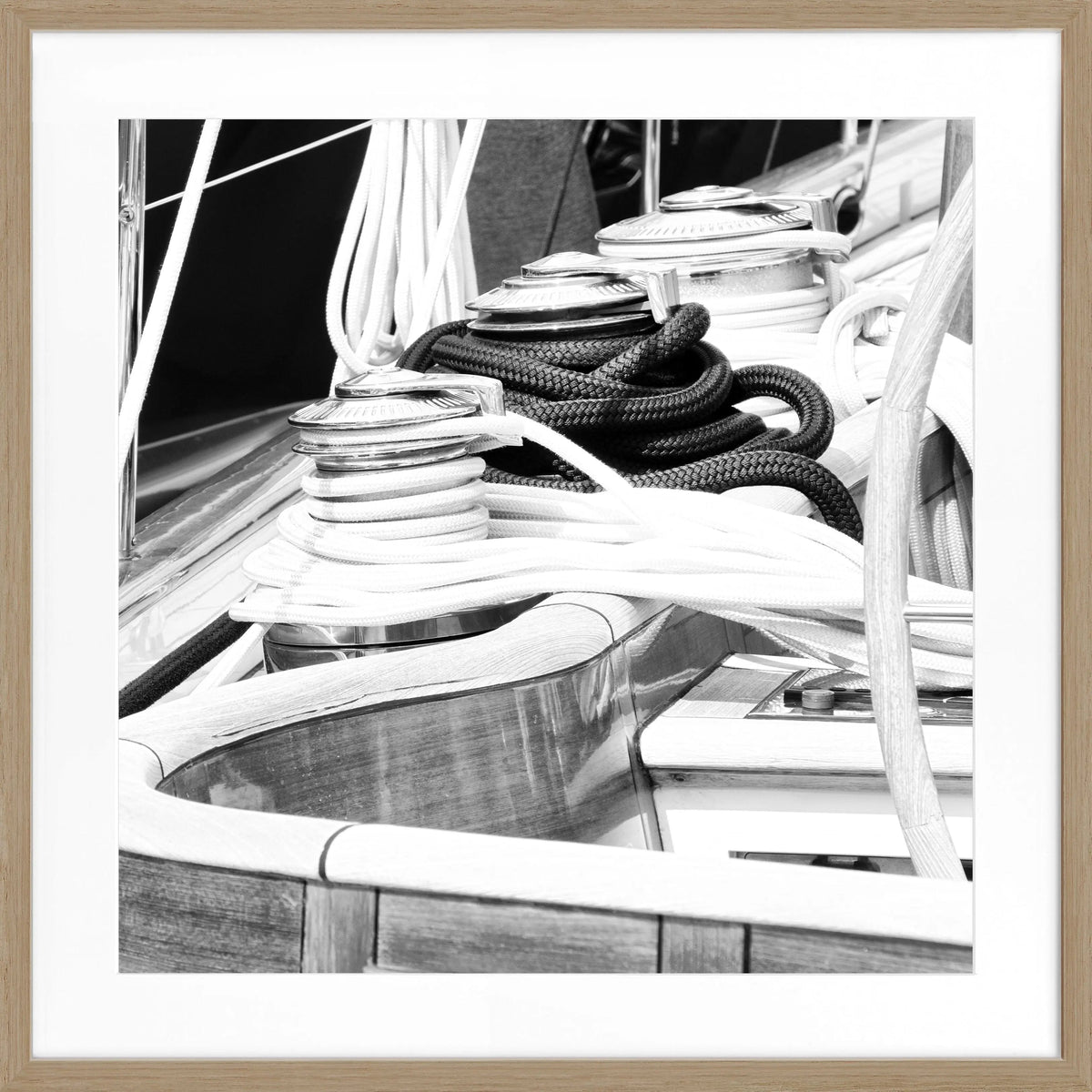 Schwarz-Weiß-Poster mit Rahmen, Segelboot in Saint Tropez, von Cosman-Photocollection, quadratisch 55x55 cm.