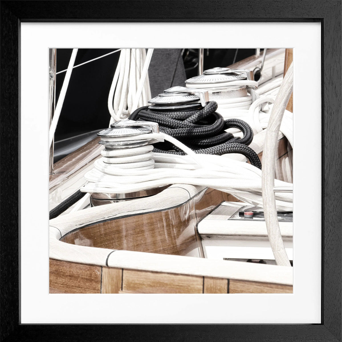 Schwarz-weiß Poster mit Rahmen, Segelboot in Saint Tropez, Cosman-Photocollection, quadratisches Format 55x55cm