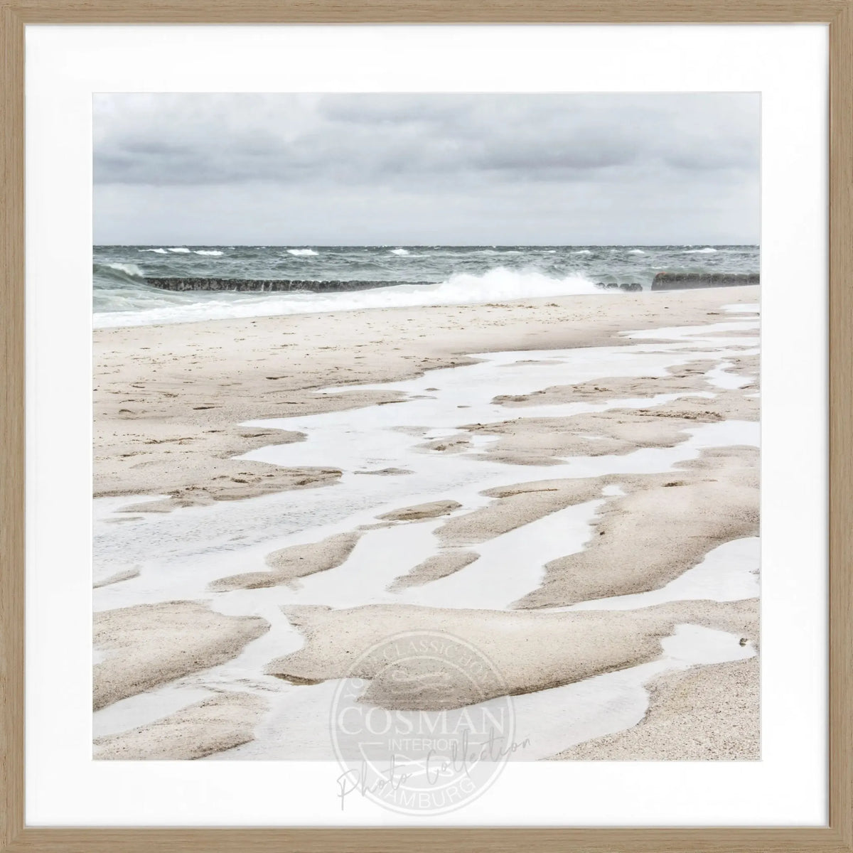 Schwarz-weiß Poster mit Rahmen von Cosman-Photocollection, Motiv Strand auf Sylt, quadratisch 55x55cm, stilvolle Wanddekoration.