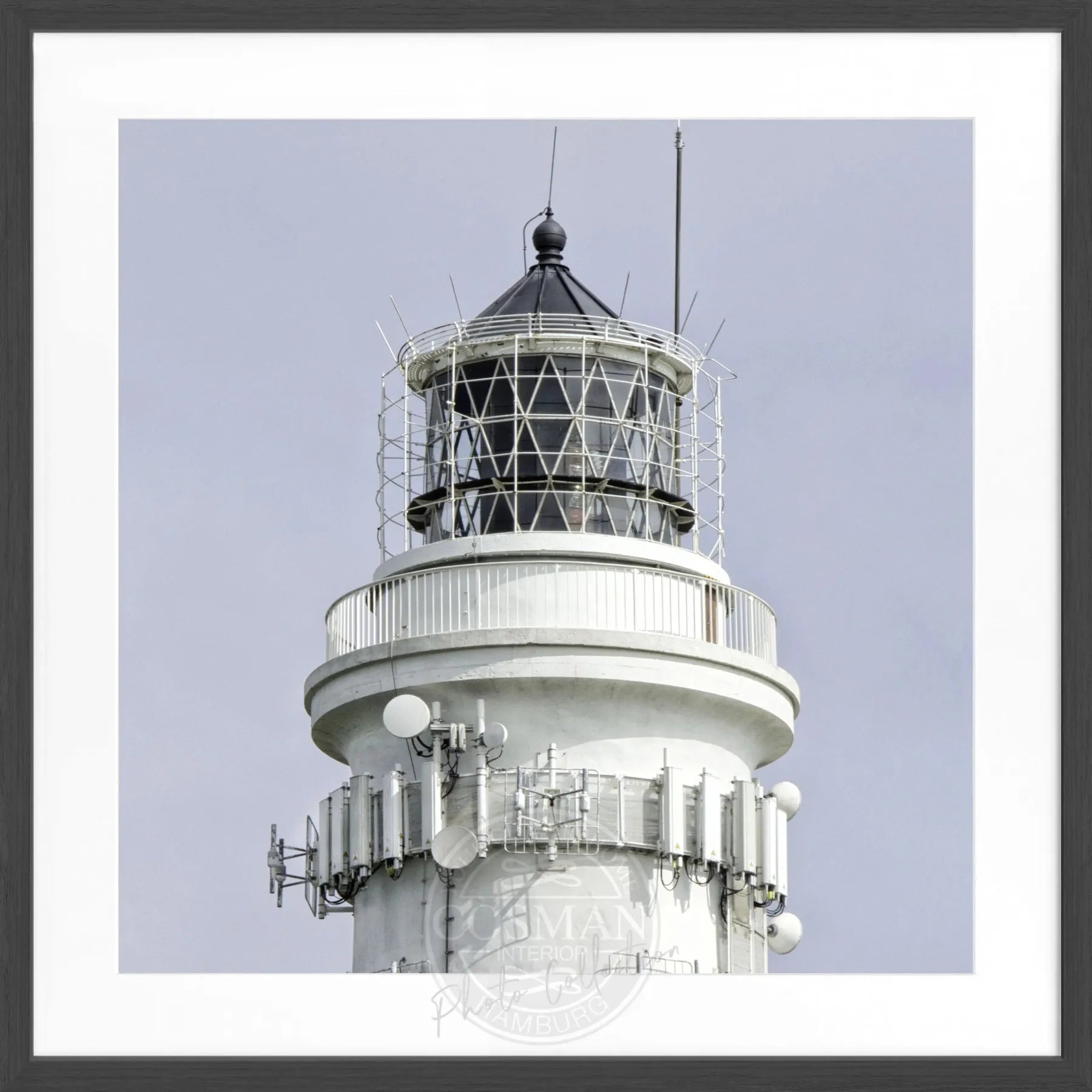 Schwarz-weiß Poster mit Rahmen von Cosman-Photocollection, Leuchtturm auf Sylt Kampen, quadratisch 55x55 cm, Wanddekoration
