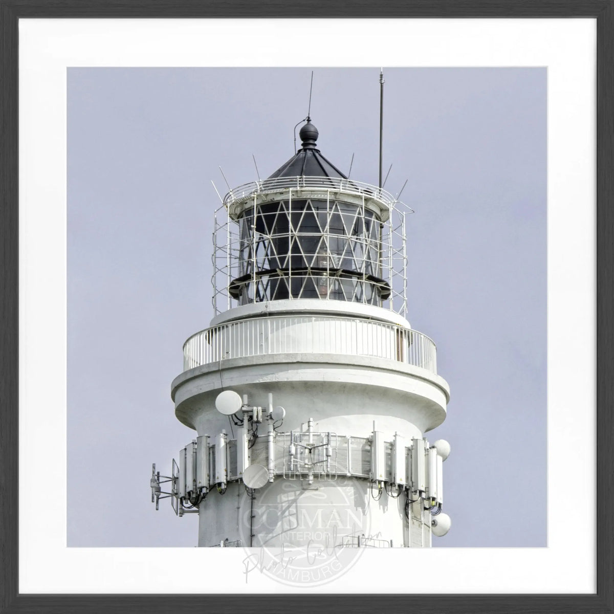 Schwarz-weiß Poster mit Rahmen von Cosman-Photocollection, Leuchtturm auf Sylt Kampen, quadratisch 55x55 cm, Wanddekoration
