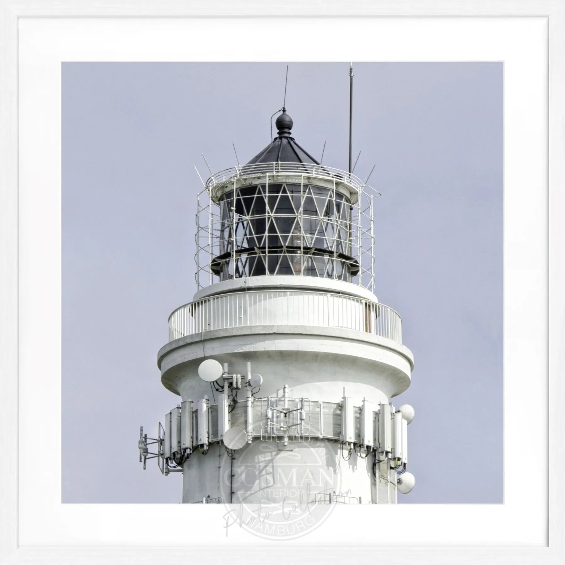 Schwarzes und weißes Poster mit Rahmen, zeigt den Leuchtturm Kampen auf Sylt, von Cosman-Photocollection, quadratisch 55x55 cm