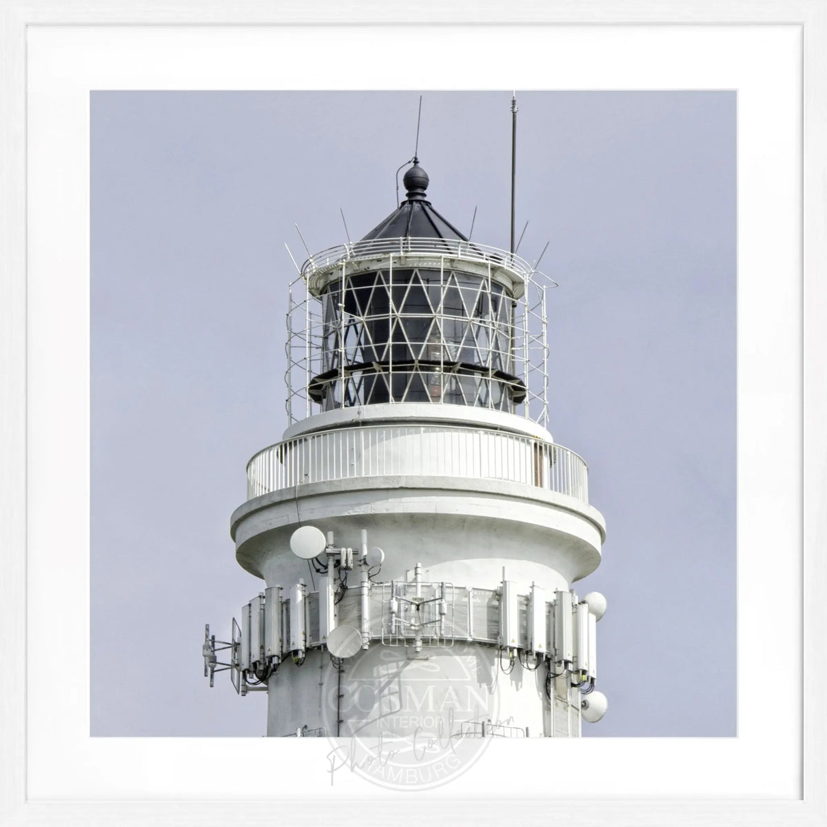 Schwarzes und weißes Poster mit Rahmen, zeigt den Leuchtturm Kampen auf Sylt, von Cosman-Photocollection, quadratisch 55x55 cm
