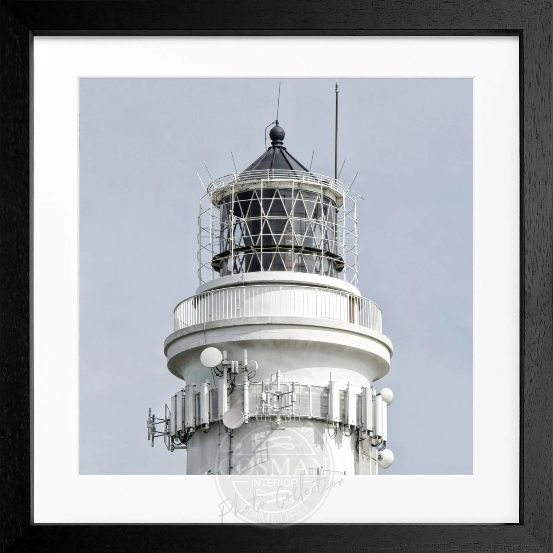 Schwarz-weiß Poster mit Rahmen, zeigt den Leuchtturm auf Sylt Kampen, von Cosman-Photocollection, quadratisch 55x55 cm