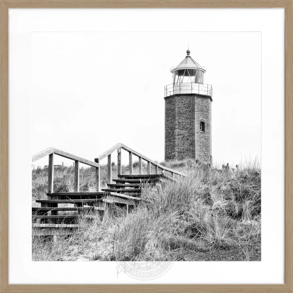 Schwarz-weiß Poster mit Rahmen von Cosman-Photocollection, Leuchtturm Kampen Sylt, quadratisch 55x55cm, Wanddekoration