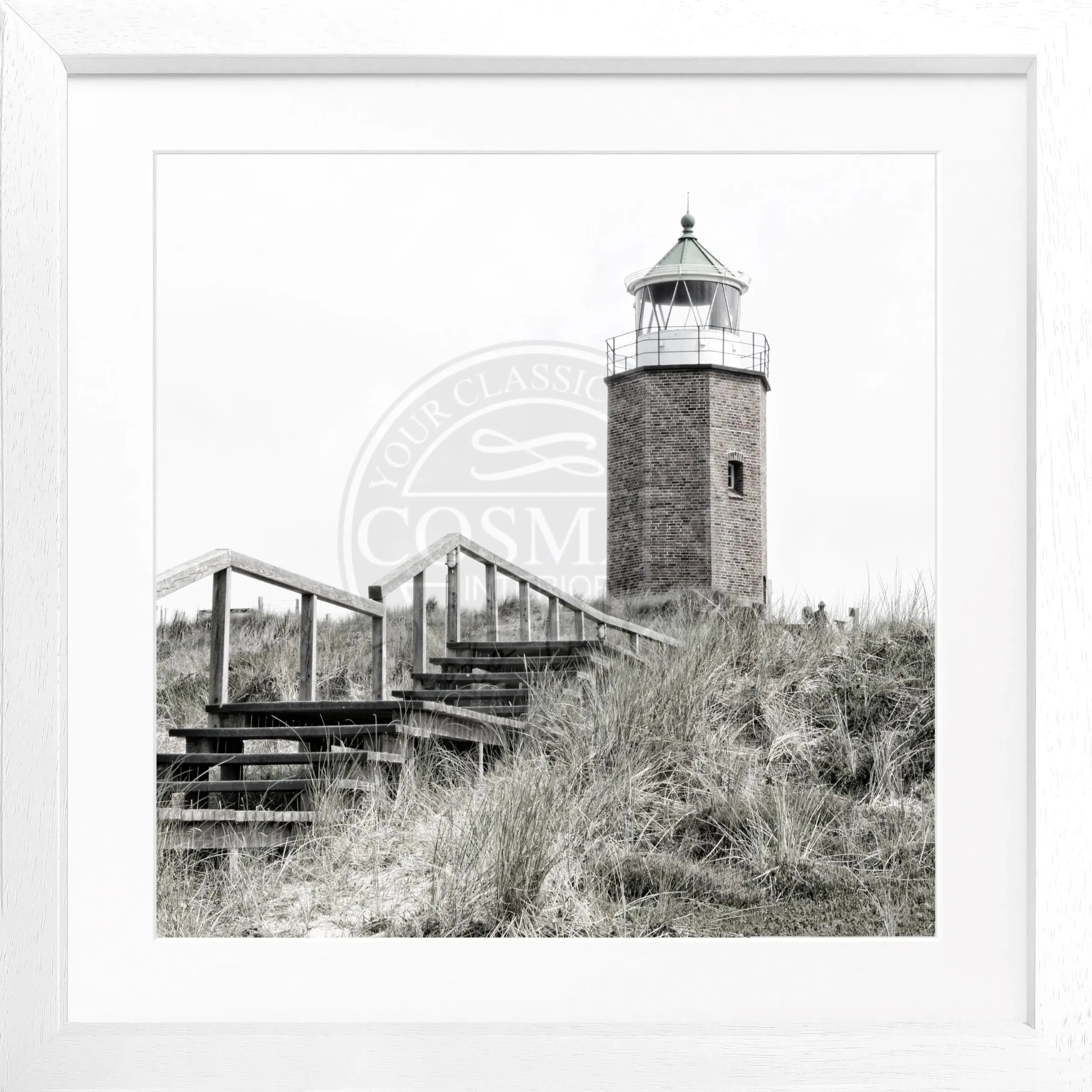 Schwarz-Weiß-Poster mit Rahmen, zeigt den Leuchtturm Kampen auf Sylt, von Cosman-Photocollection, quadratisch 55x55cm