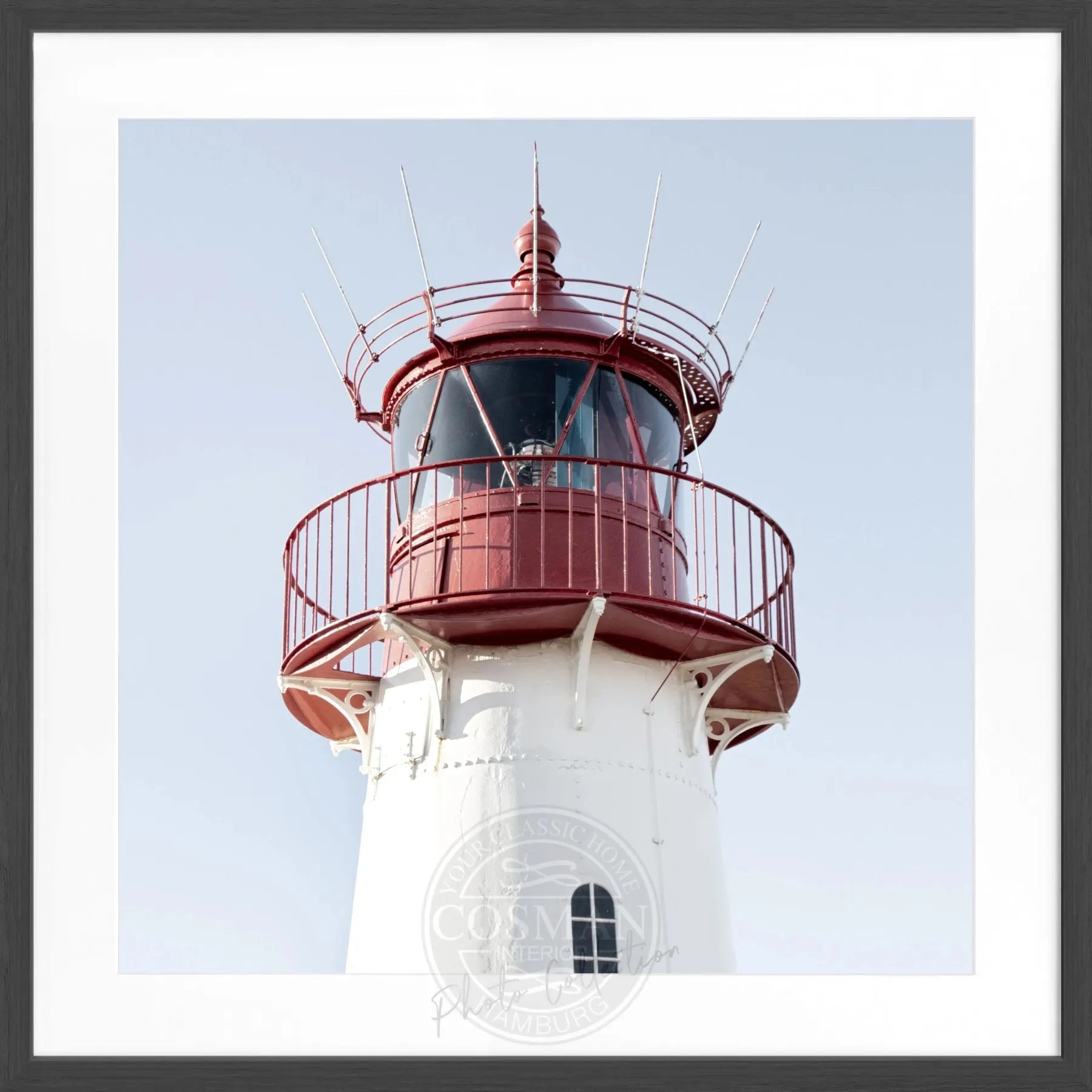 Schwarz-weiß Poster mit Rahmen von Cosman-Photocollection, zeigt den Lister Leuchtturm auf Sylt in quadratischem Format.