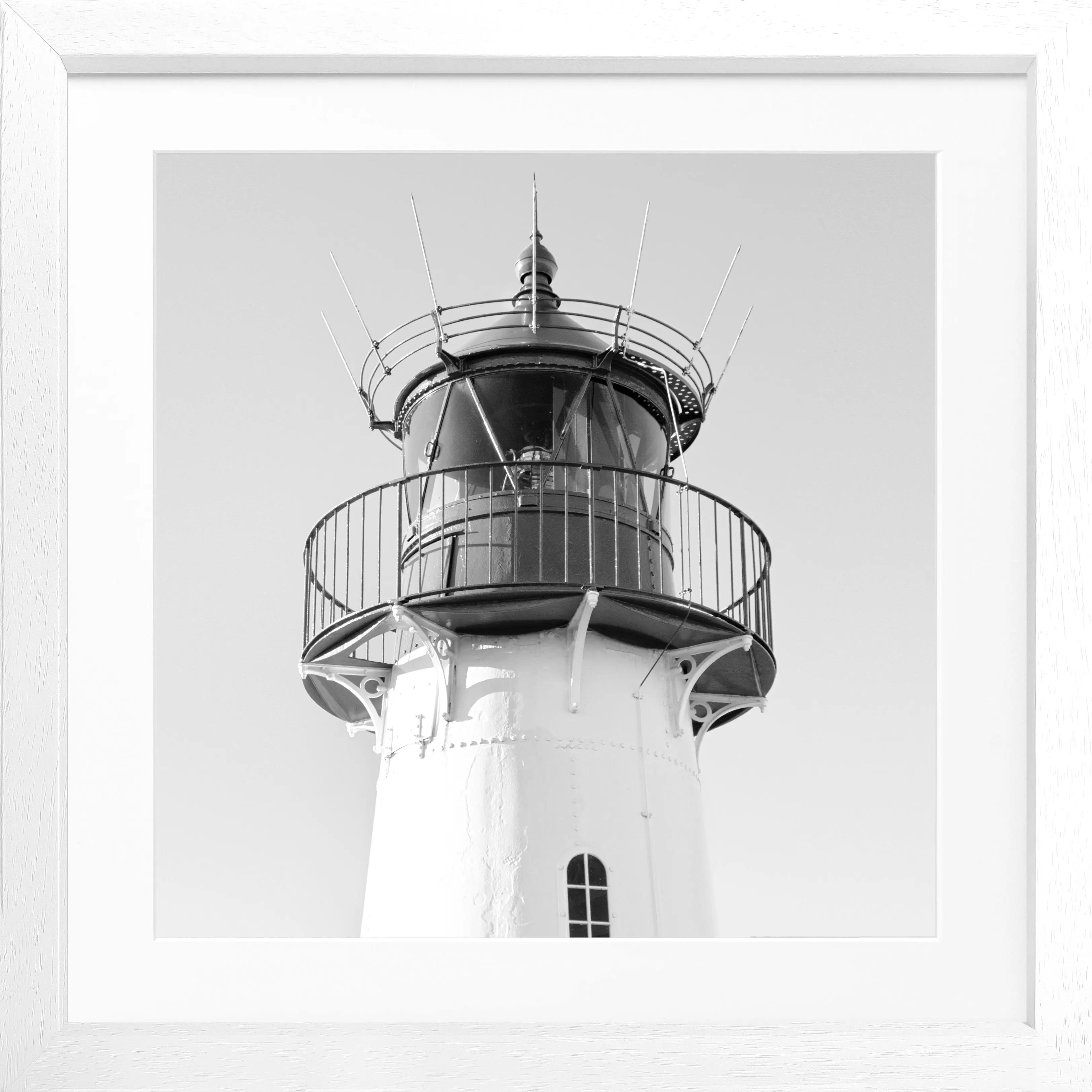 Schwarz-weiß Poster mit Rahmen von Cosman-Photocollection, zeigt den Leuchtturm Lister auf Sylt, quadratisch 55x55 cm