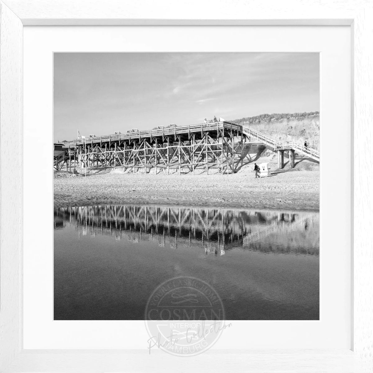 Schwarz-weiß Poster mit Rahmen von Sylt Strand Kampen, quadratisch, 55x55cm, von Cosman-Photocollection.