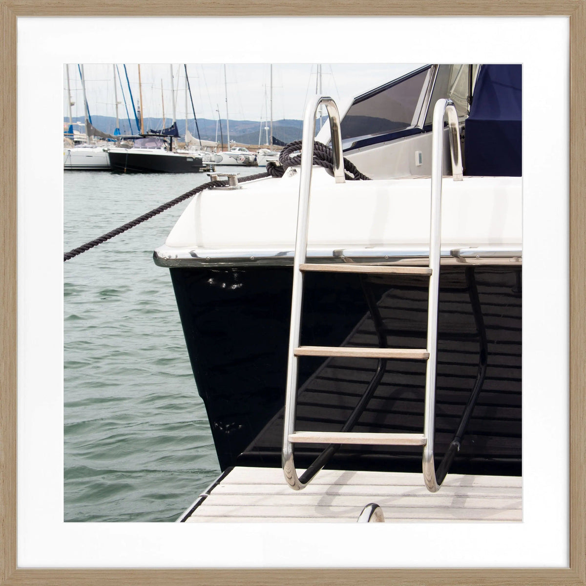 Schwarz-weiß Poster mit Rahmen, Yacht-Motiv, Saint Tropez, von Cosman-Photocollection, quadratisch, 55x55cm